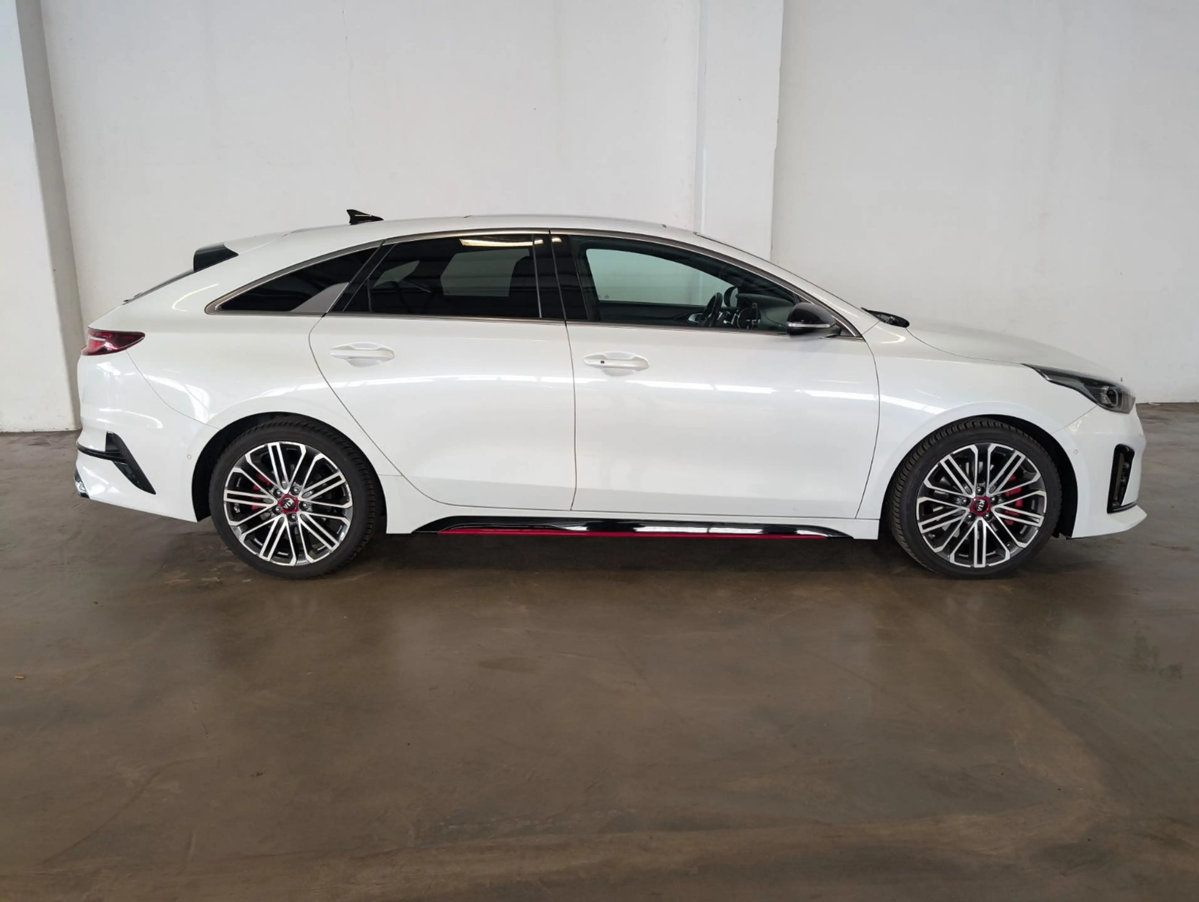 Kia ProCeed / pro_cee'd 1.6 T-GDi GT — photo 8