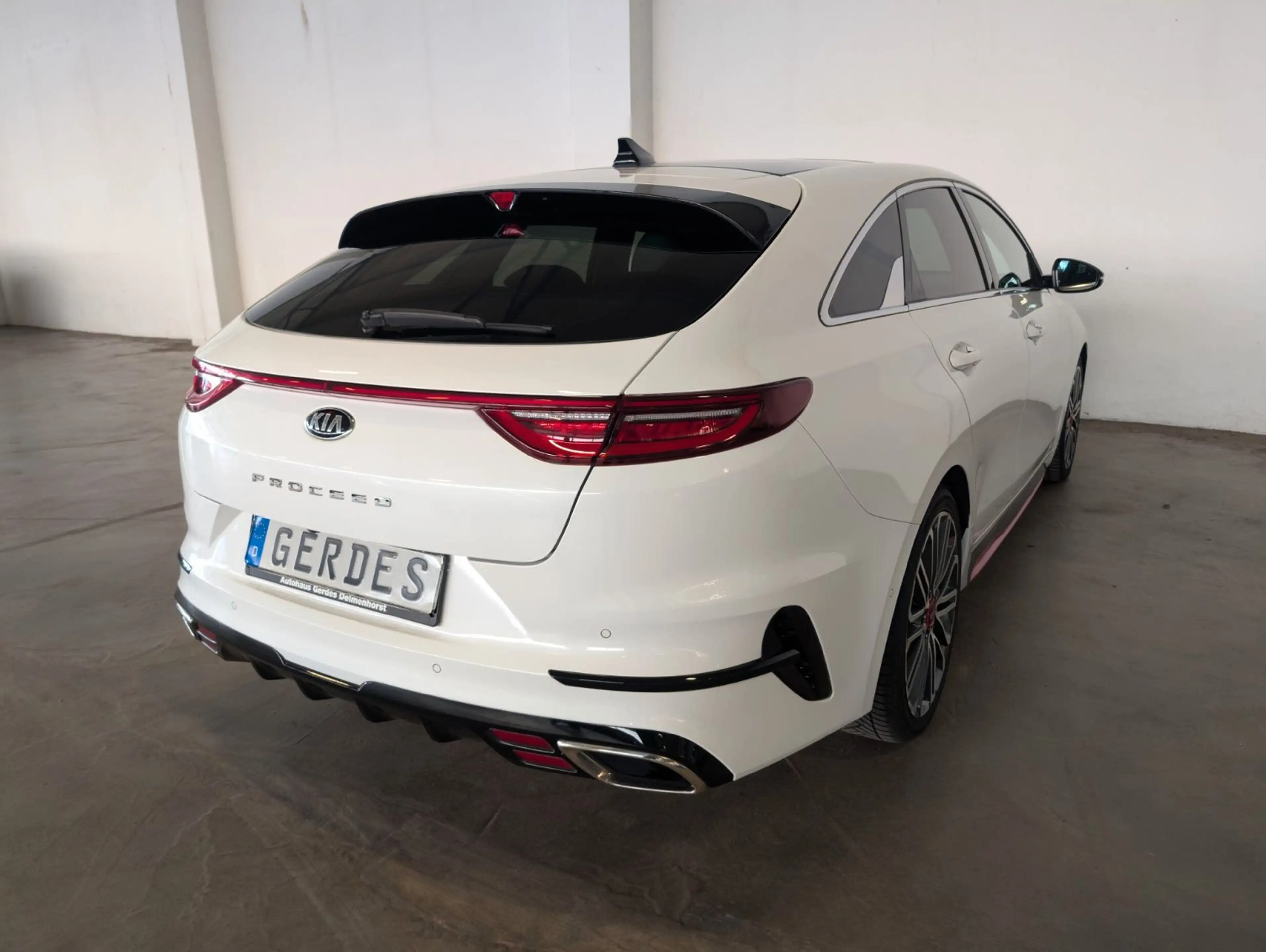 Kia ProCeed / pro_cee'd 1.6 T-GDi GT — photo 9