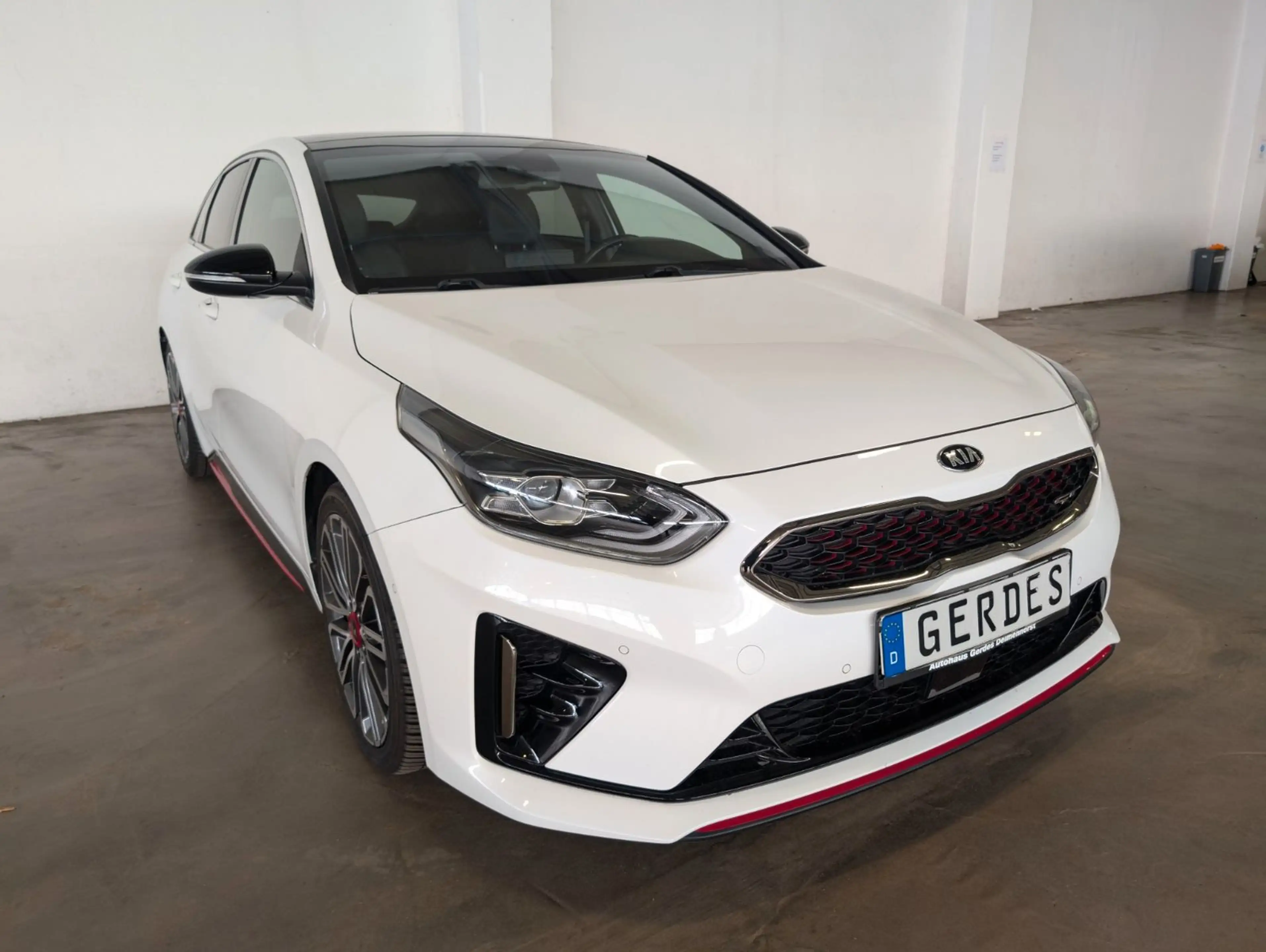 Kia ProCeed / pro_cee'd 1.6 T-GDi GT — photo 7