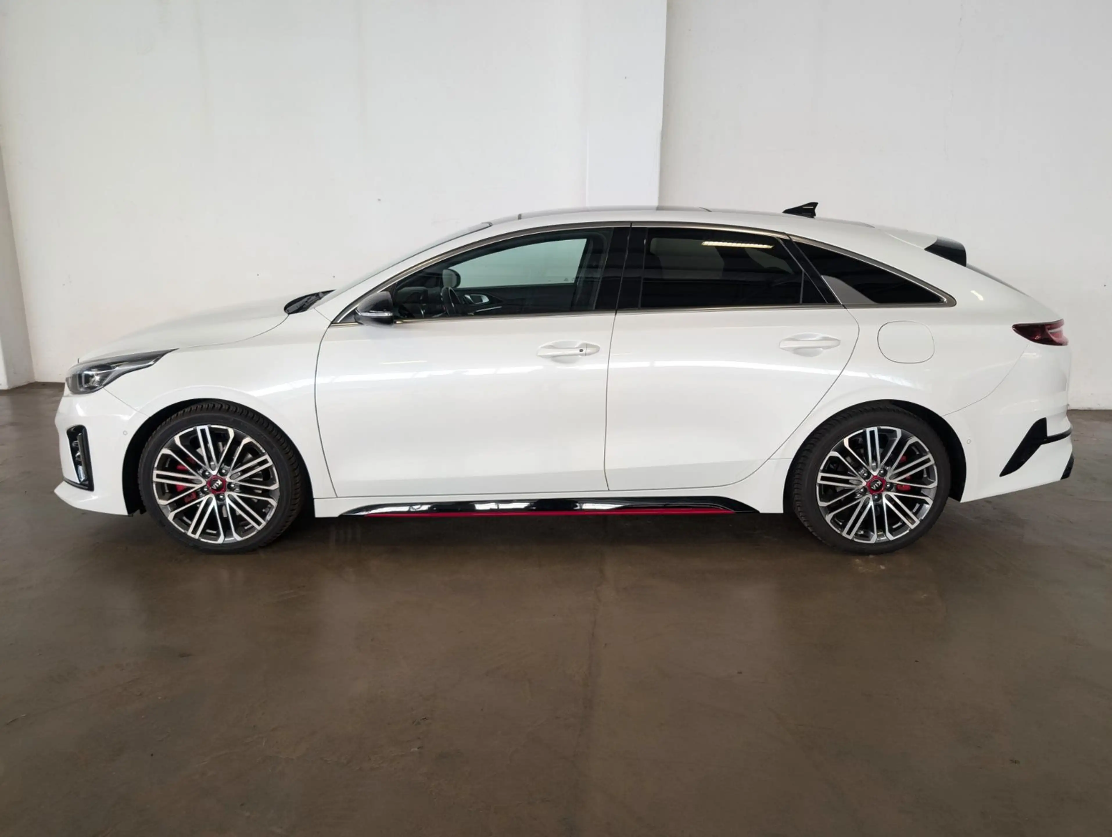 Kia ProCeed / pro_cee'd 1.6 T-GDi GT — photo 4