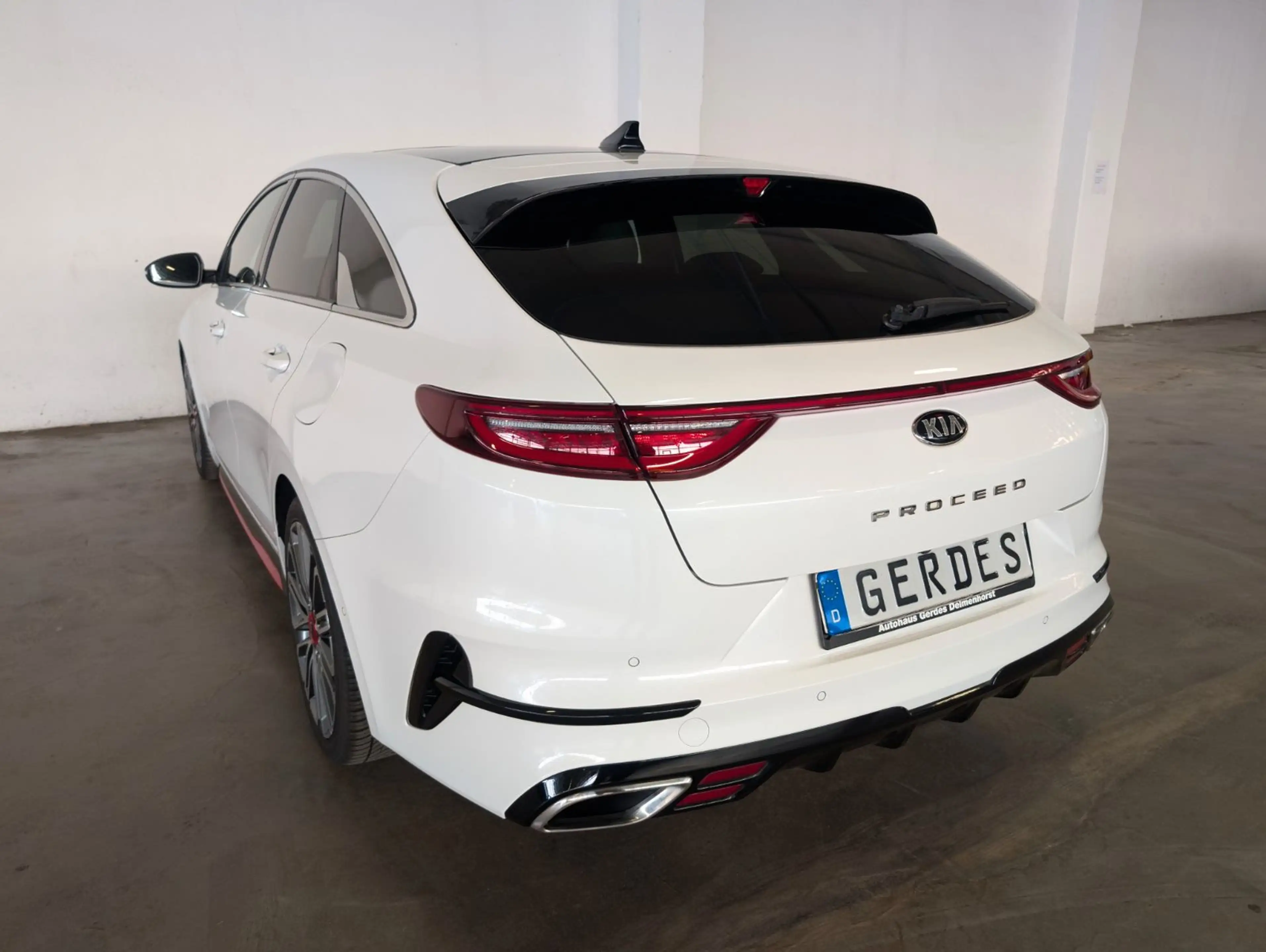 Kia ProCeed / pro_cee'd 1.6 T-GDi GT — photo 11