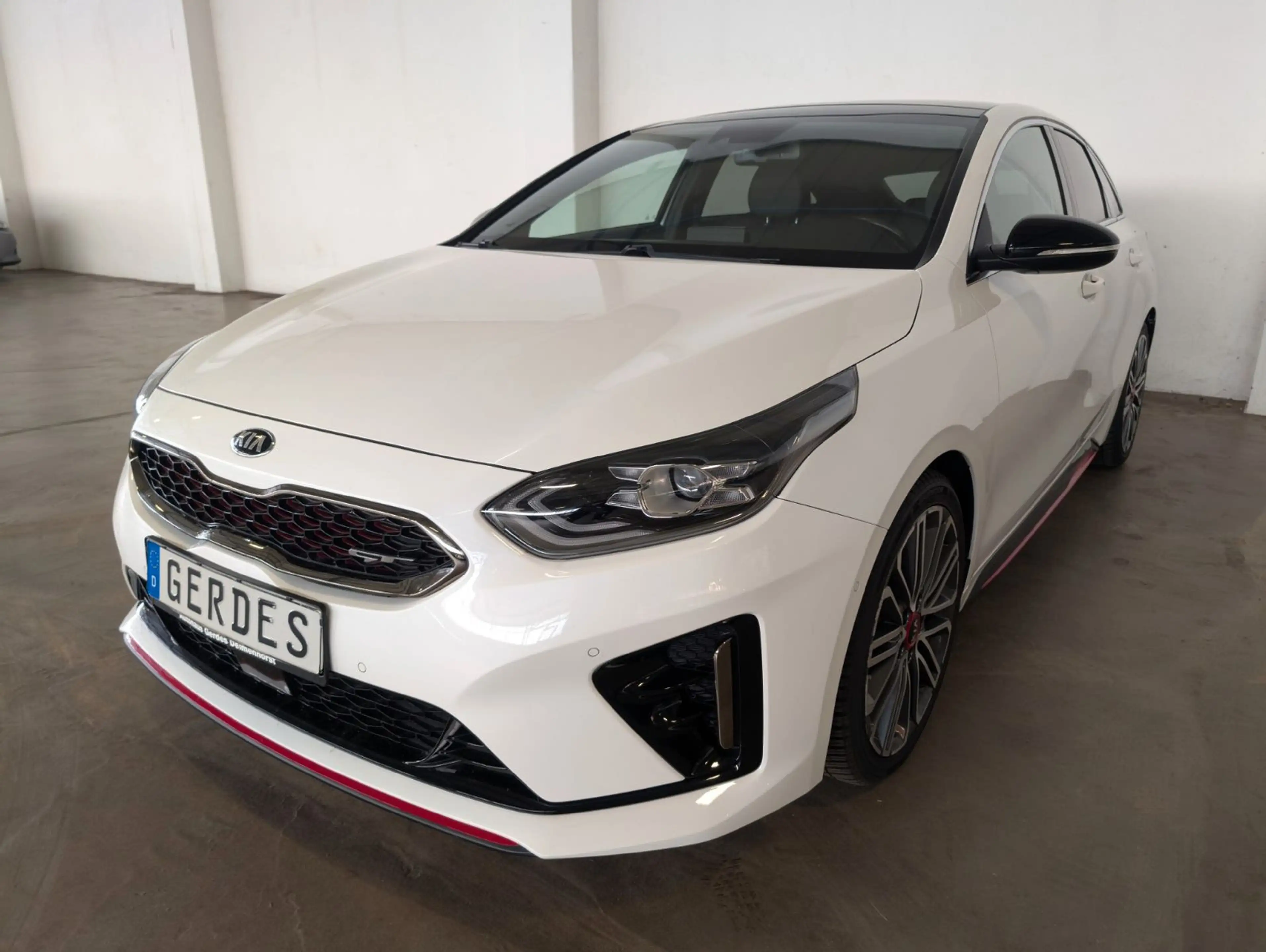 Kia ProCeed / pro_cee'd 1.6 T-GDi GT — photo 3