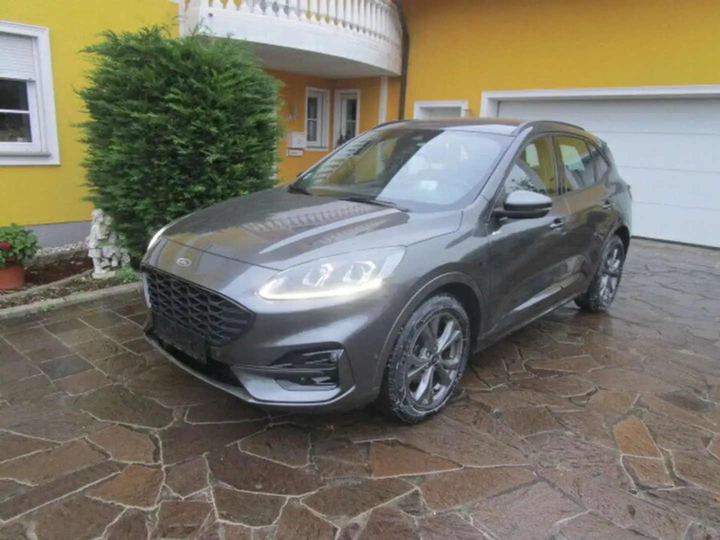 Ford Kuga ST-Line Grau - 1