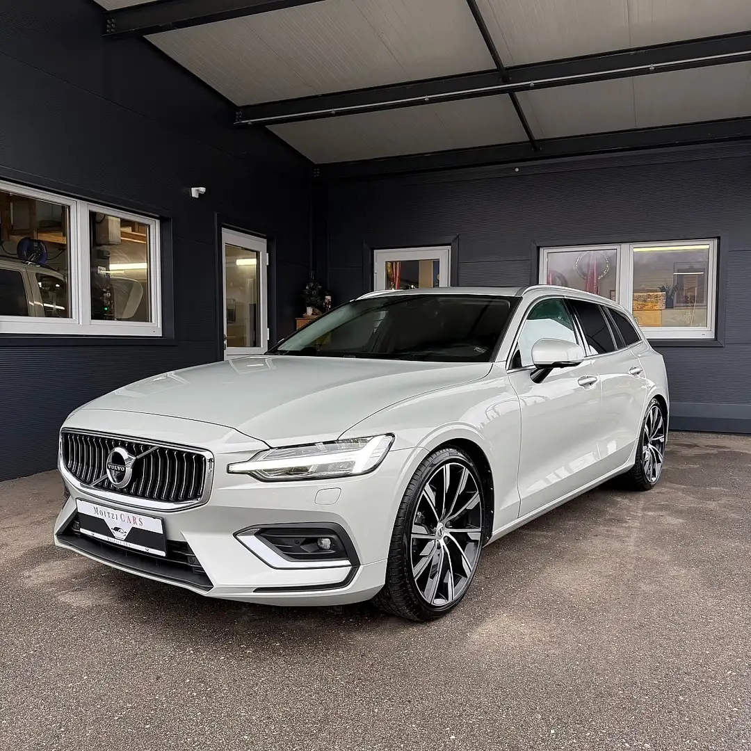 Volvo V60 D4 Inscription Geartronic Grau - 1