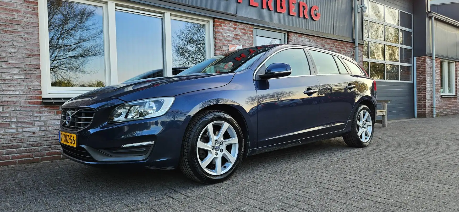 Volvo V60 1.6 T3 Momentum Trekhaak! Automaat! Navigatie! NAP Blu/Azzurro - 1