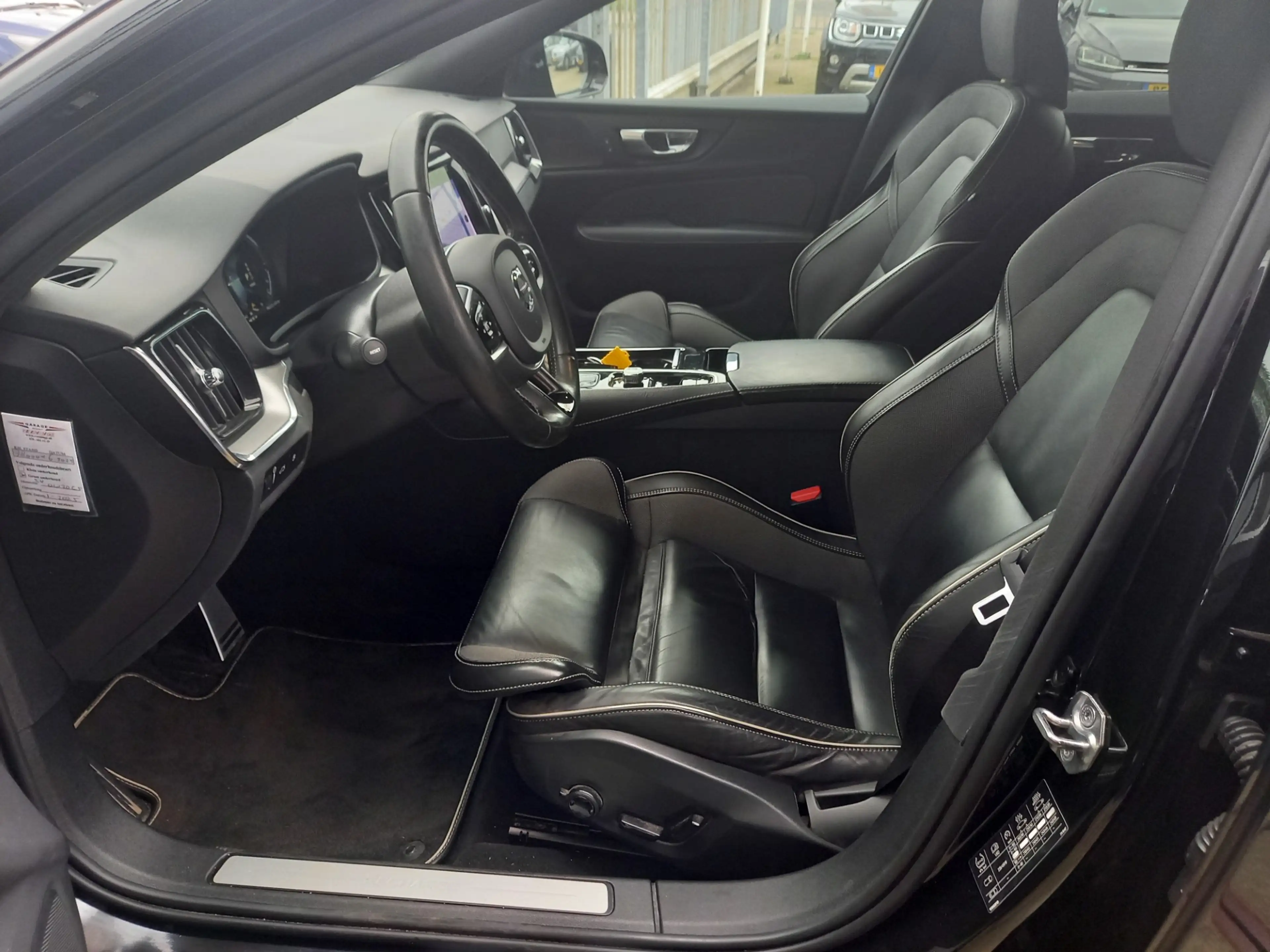 Volvo V60 2.0 T6 Recharge AWD R-Design — photo 16