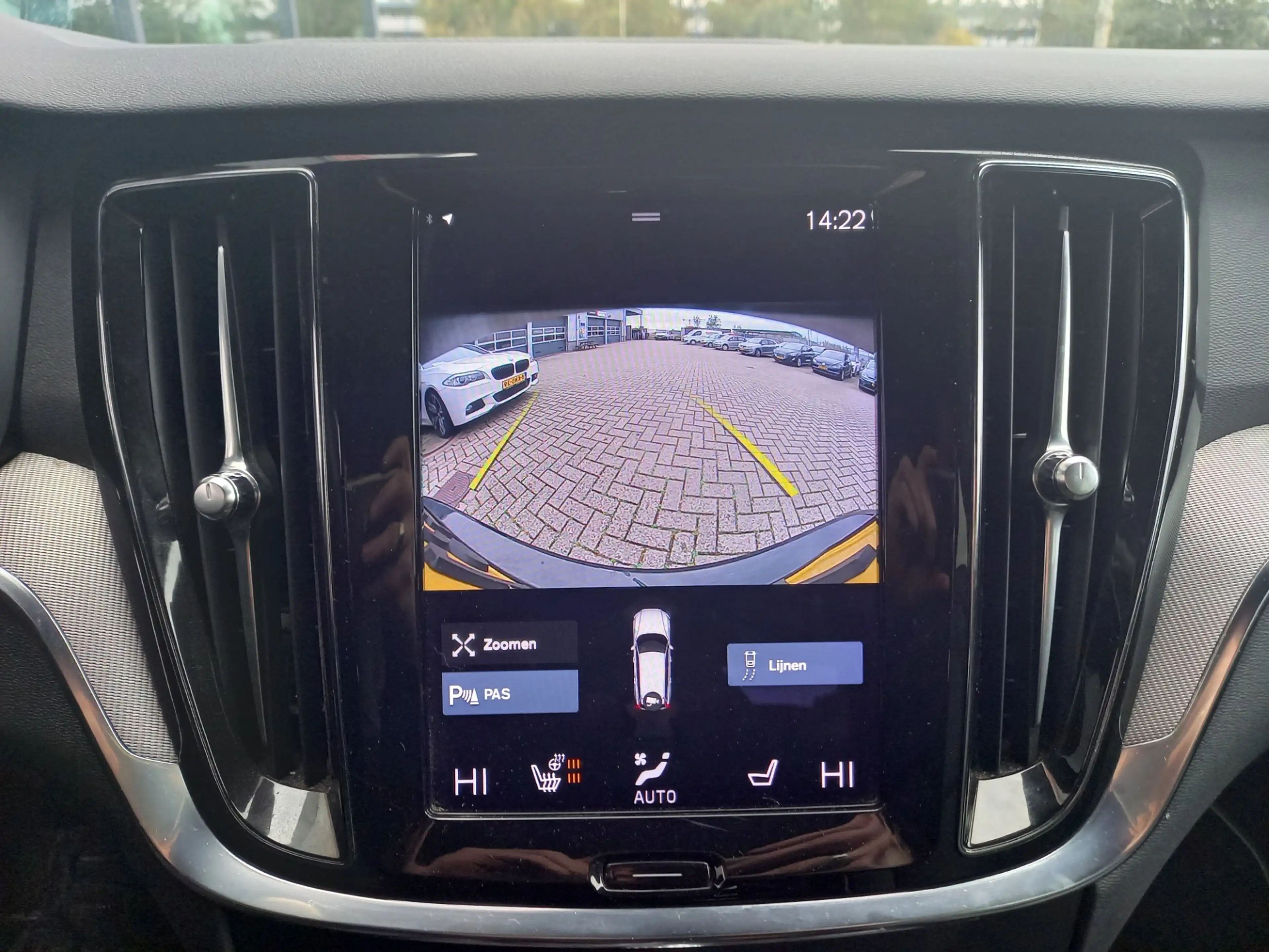Volvo V60 2.0 T6 Recharge AWD R-Design — photo 18
