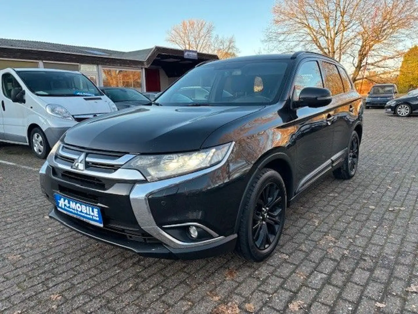 Mitsubishi Outlander Edition+ 2WD 7Sitzer 360° SSD SHZ Schwarz - 1