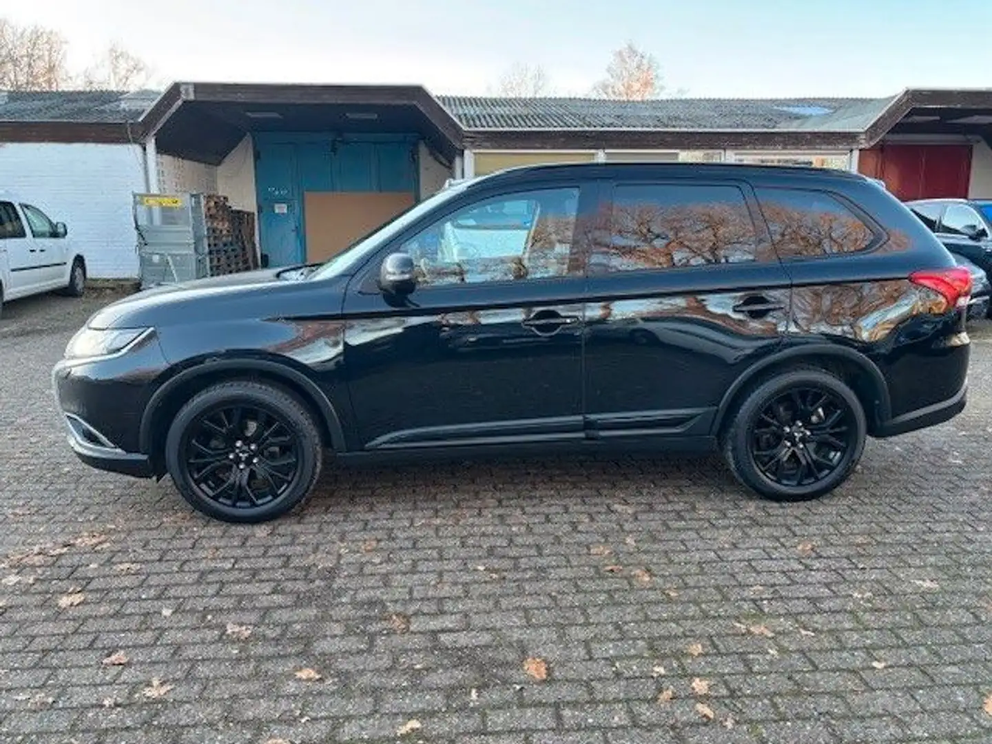 Mitsubishi Outlander Edition+ 2WD 7Sitzer 360° SSD SHZ Schwarz - 2