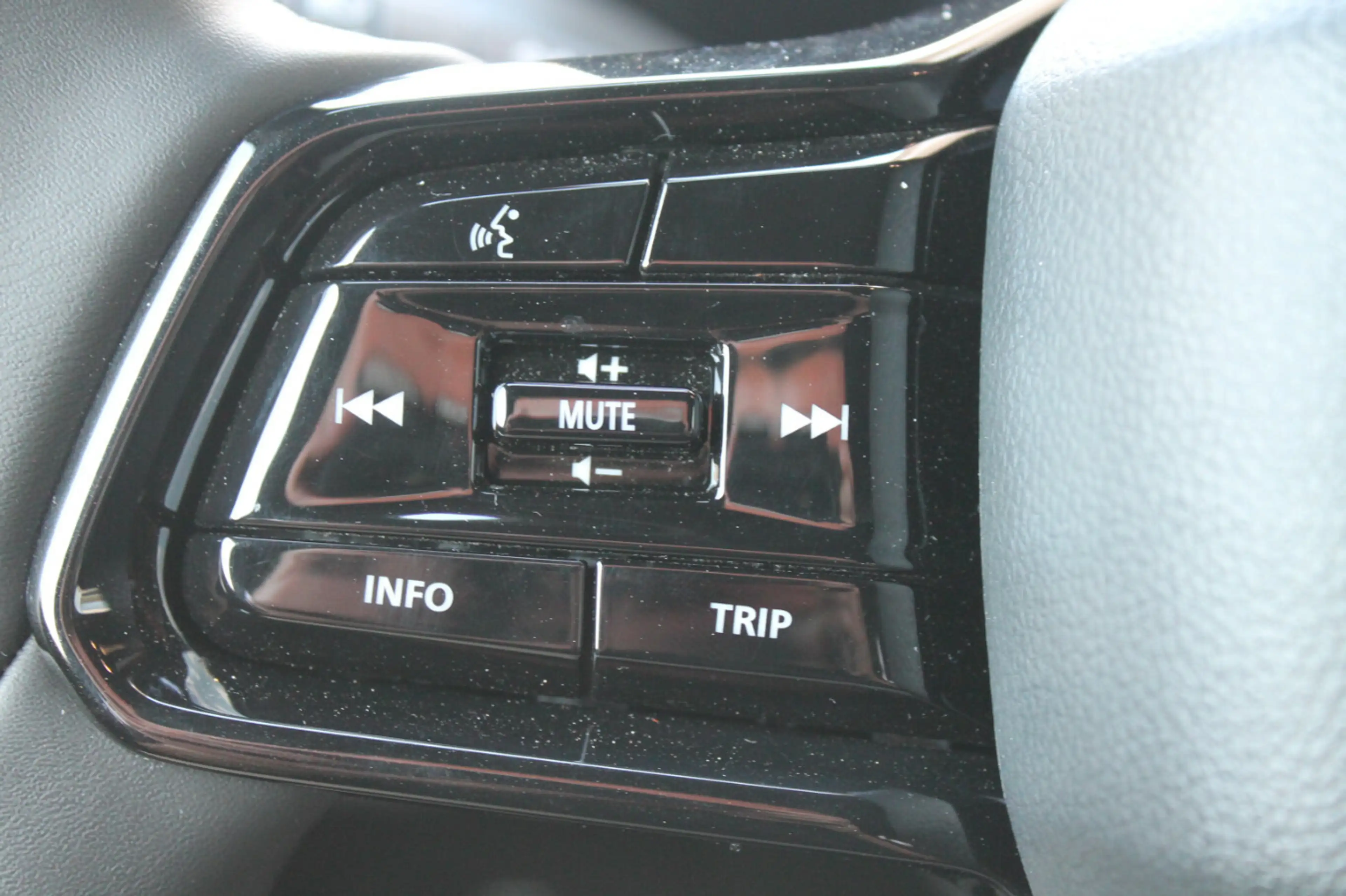 Suzuki Vitara Club 49 kW — photo 12
