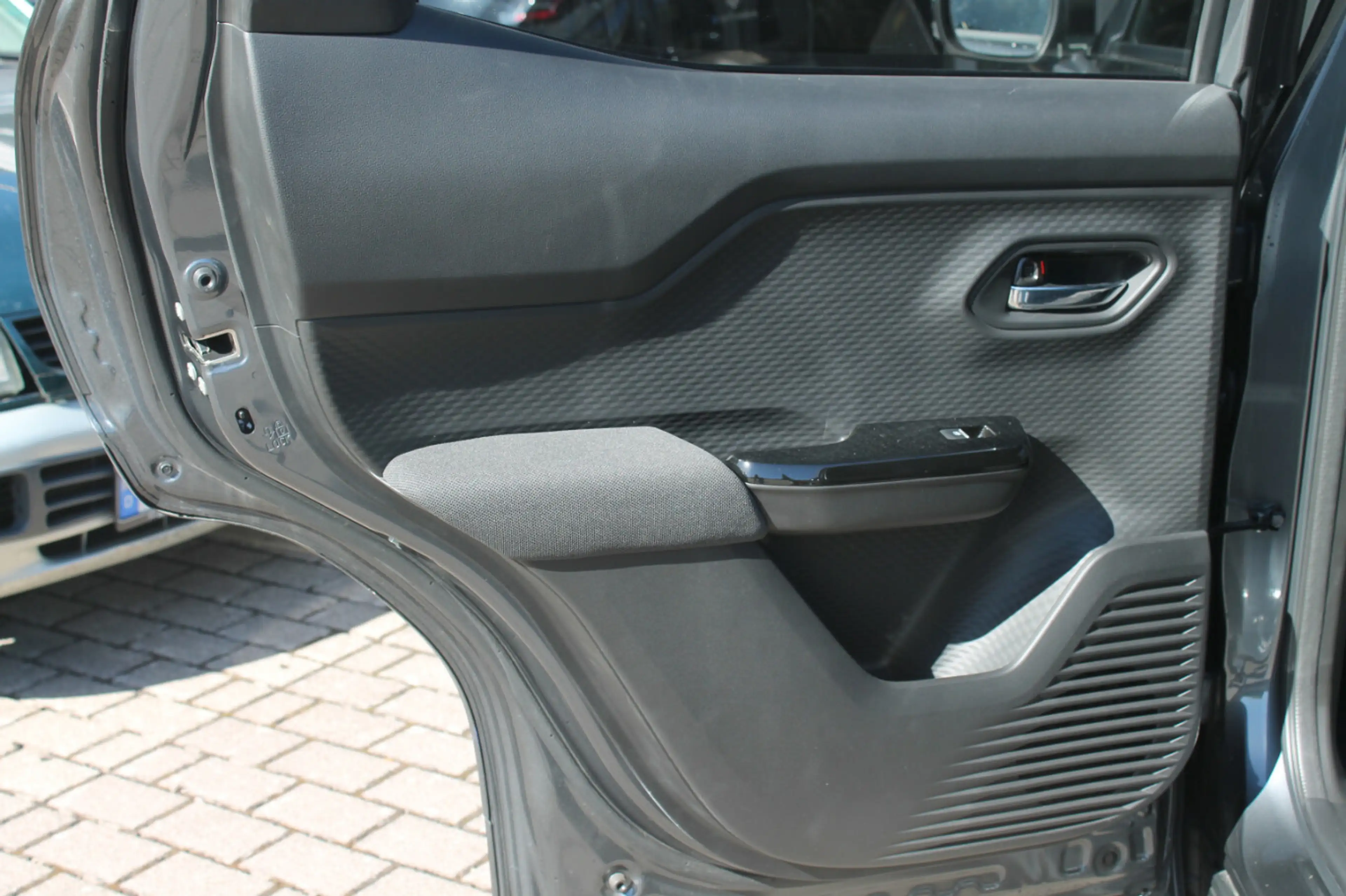 Suzuki Vitara Club 49 kW — photo 9