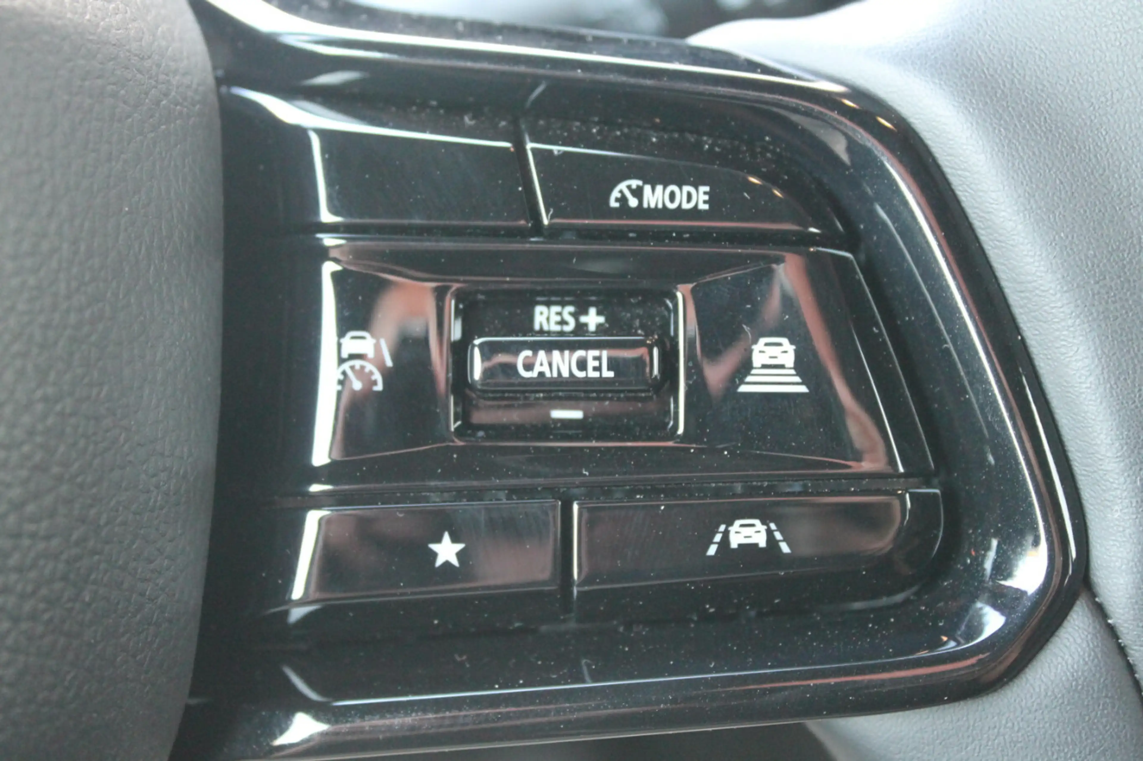 Suzuki Vitara Club 49 kW — photo 13