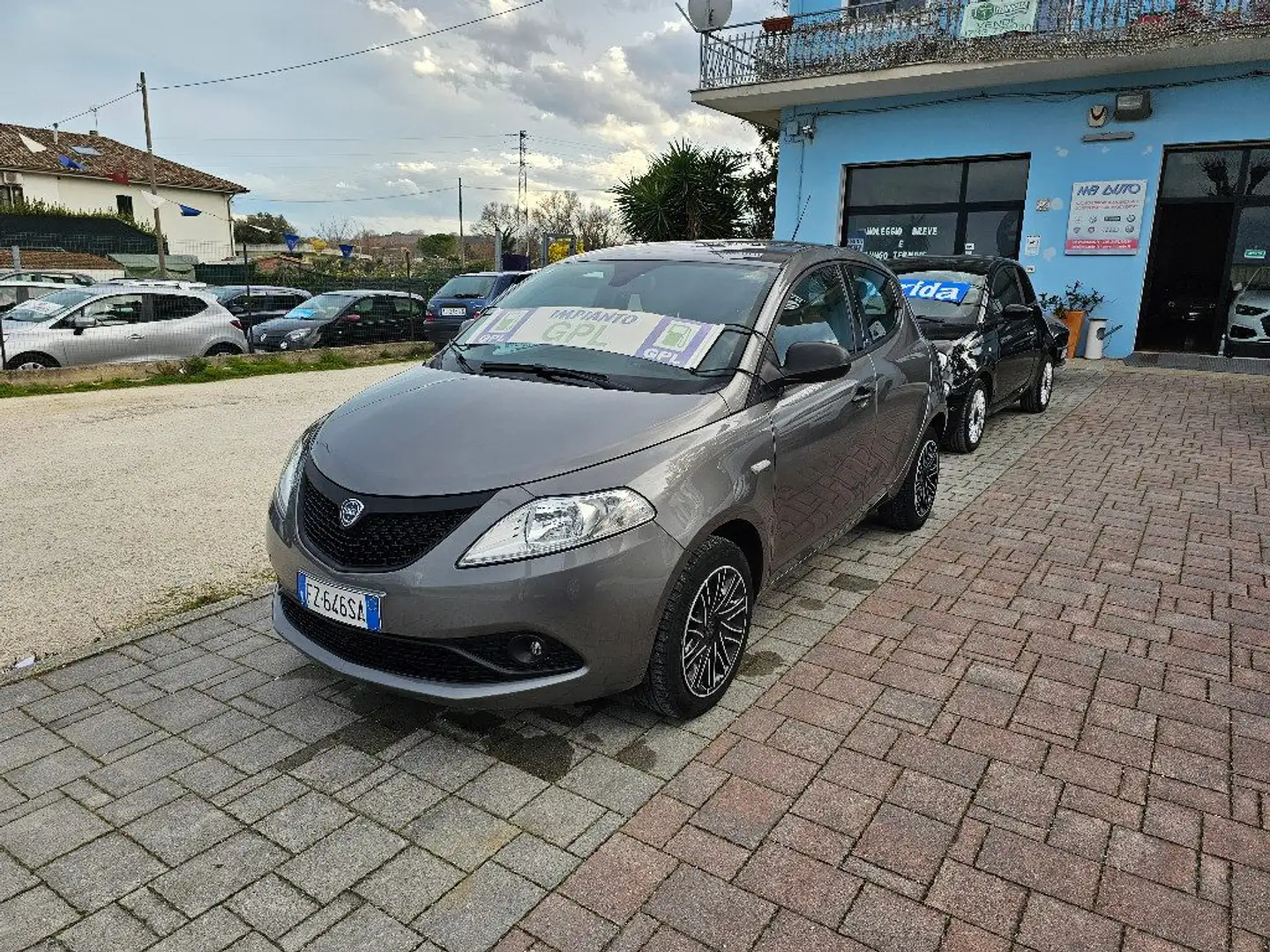 Lancia Ypsilon 1.2 69 CV 5 porte GPL Ecochic Elefantino Blu Grigio - 1