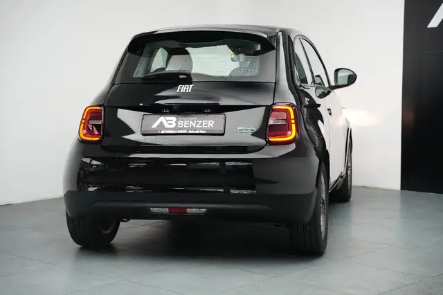 Fiat 500e view 9
