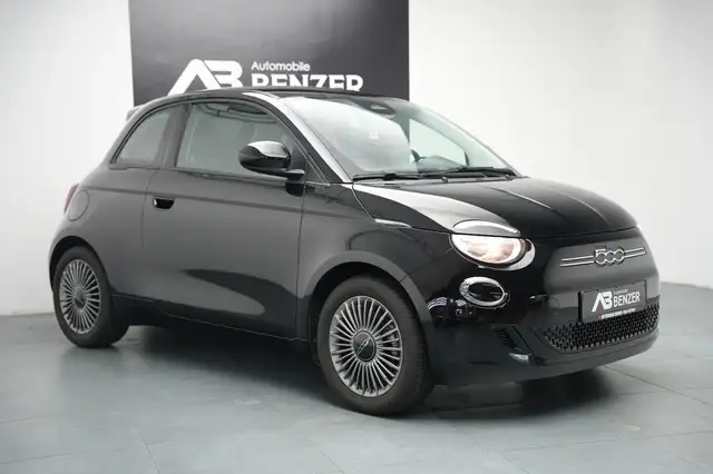 Fiat 500e view 5