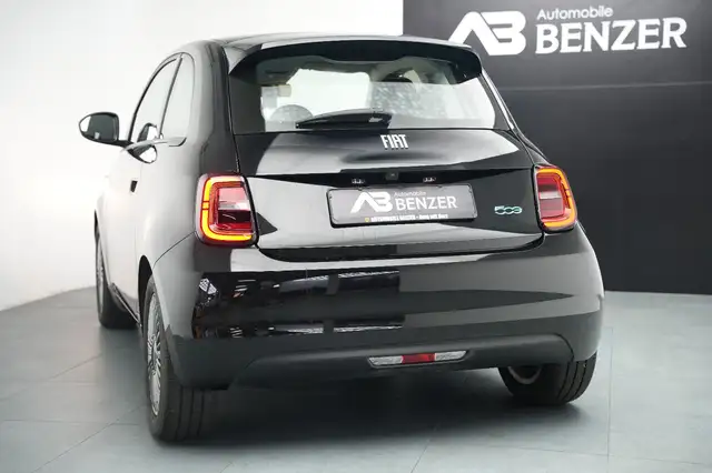 Fiat 500e view 8