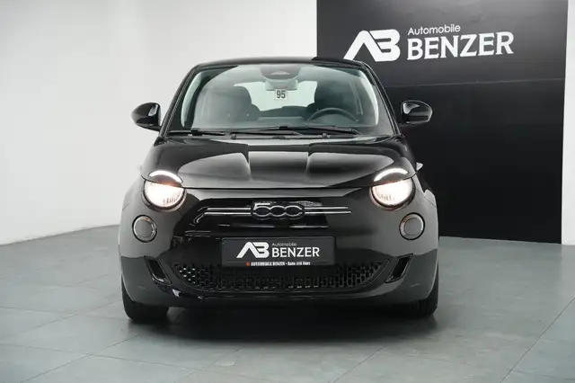 Fiat 500e view 4