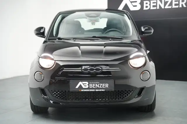 Fiat 500e view 3