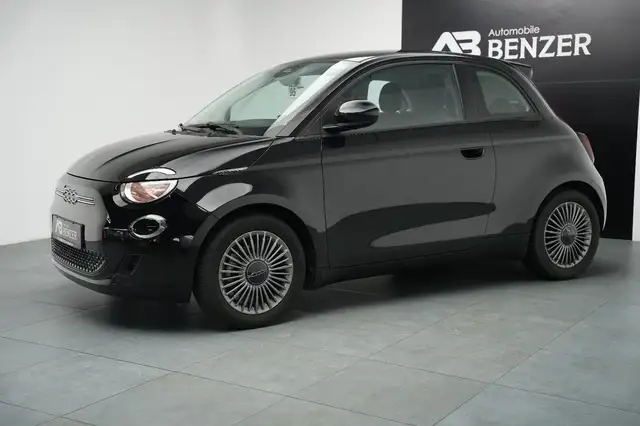 Fiat 500e view 6