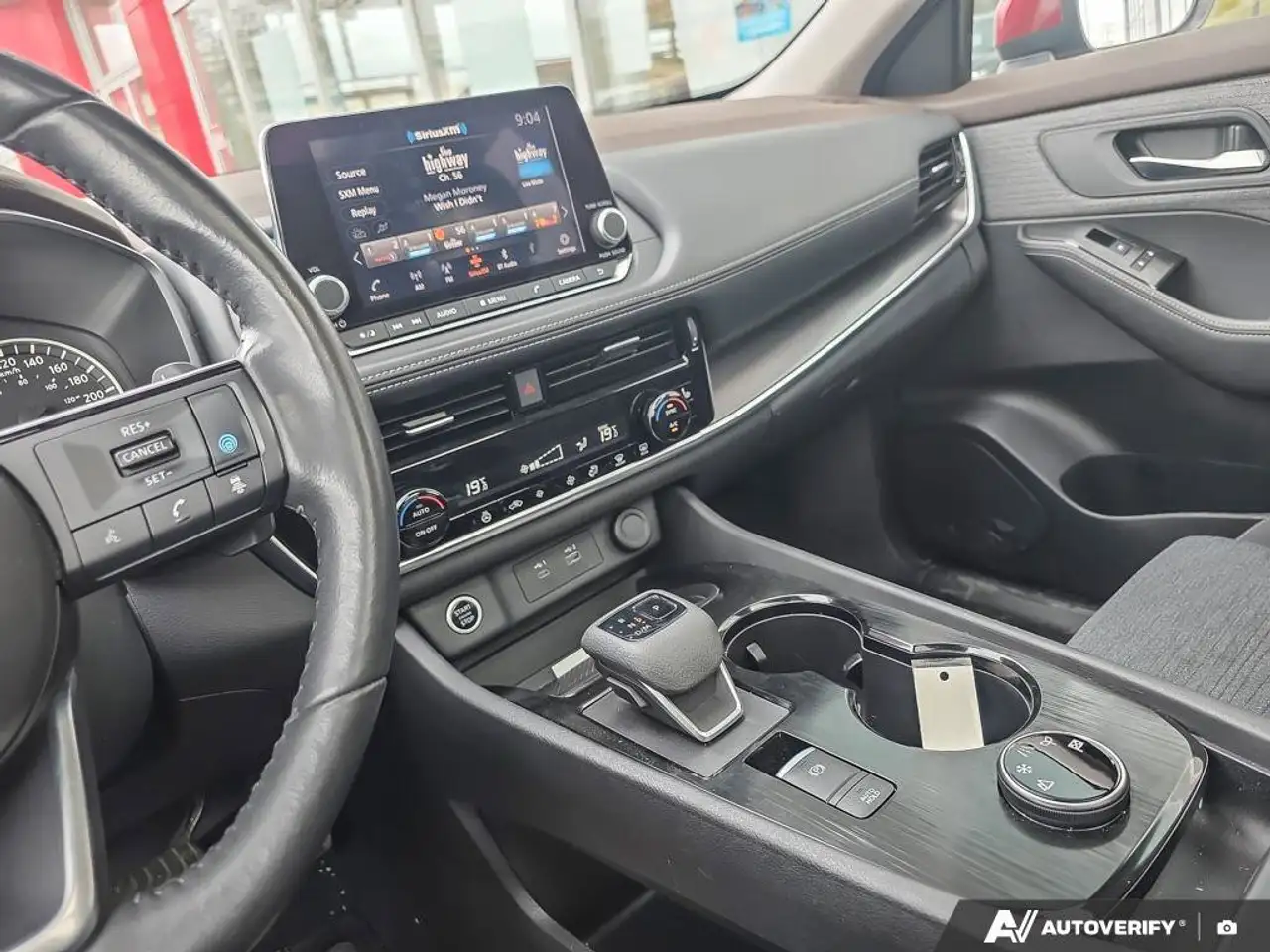 Nissan Rogue снимка Nissan Rogue