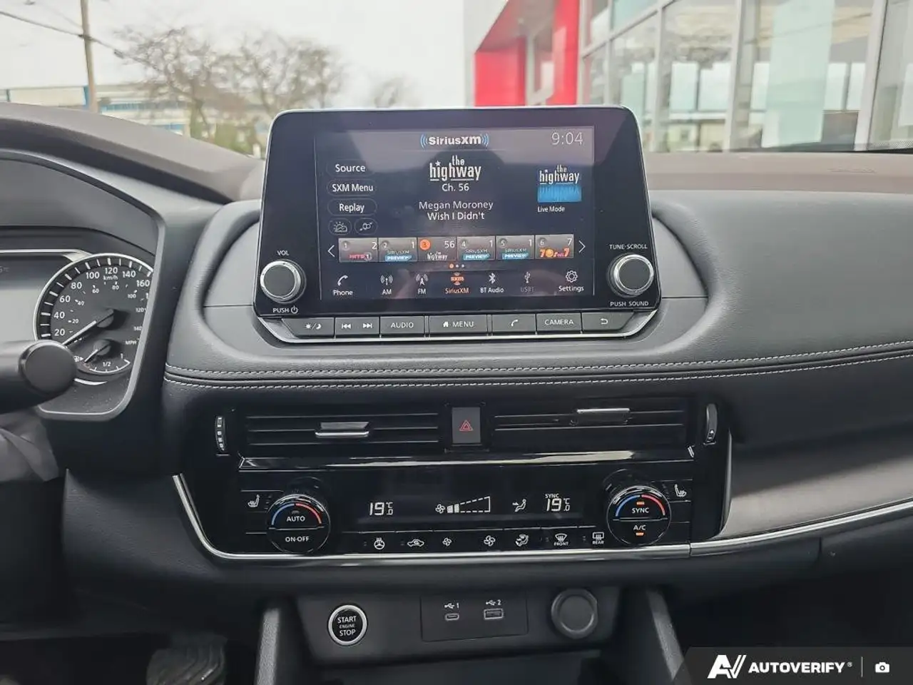Nissan Rogue снимка Nissan Rogue