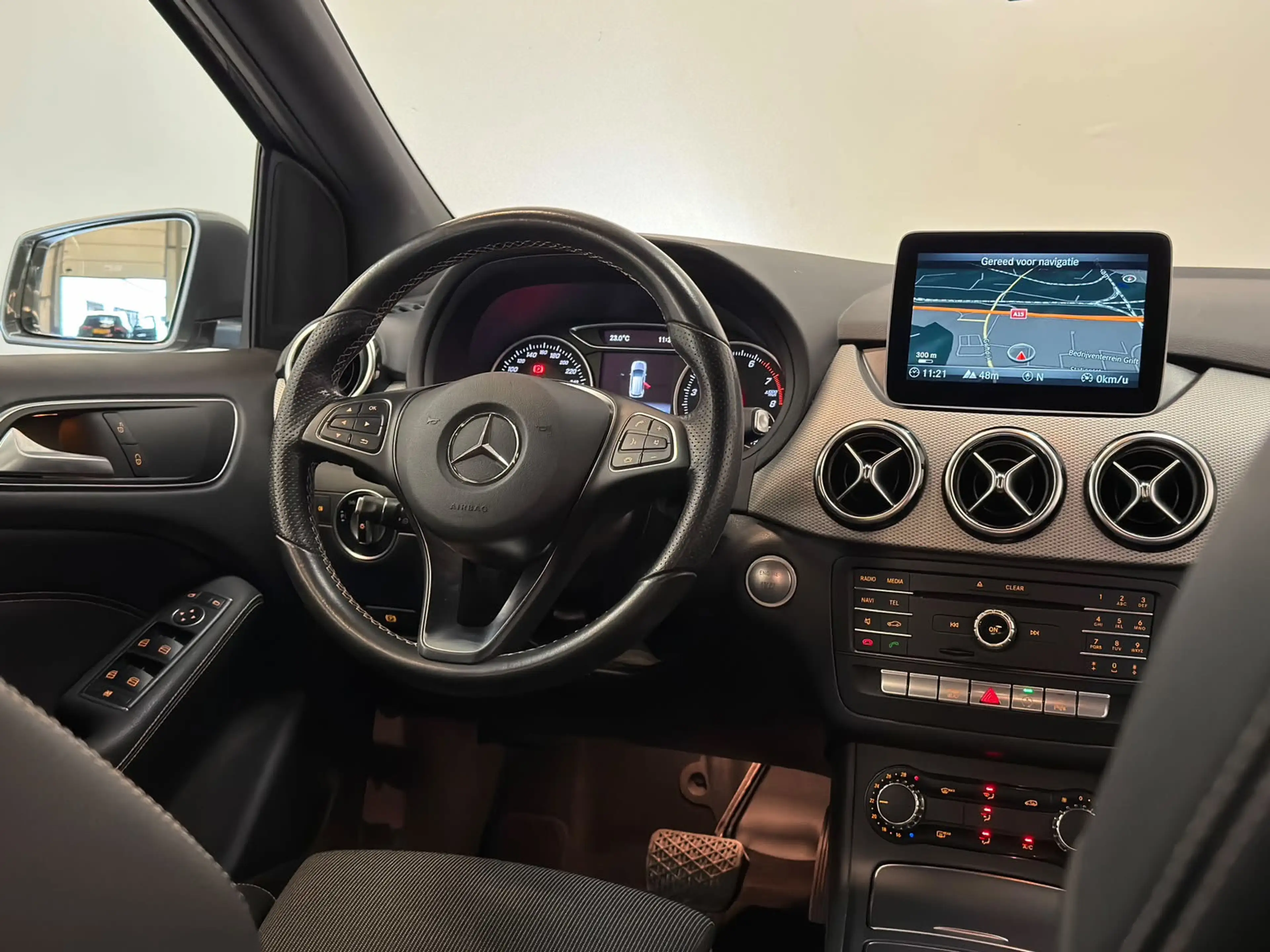 Mercedes-Benz B 180 Ambition / NL-auto / 2e eig. / Automaat — photo 6
