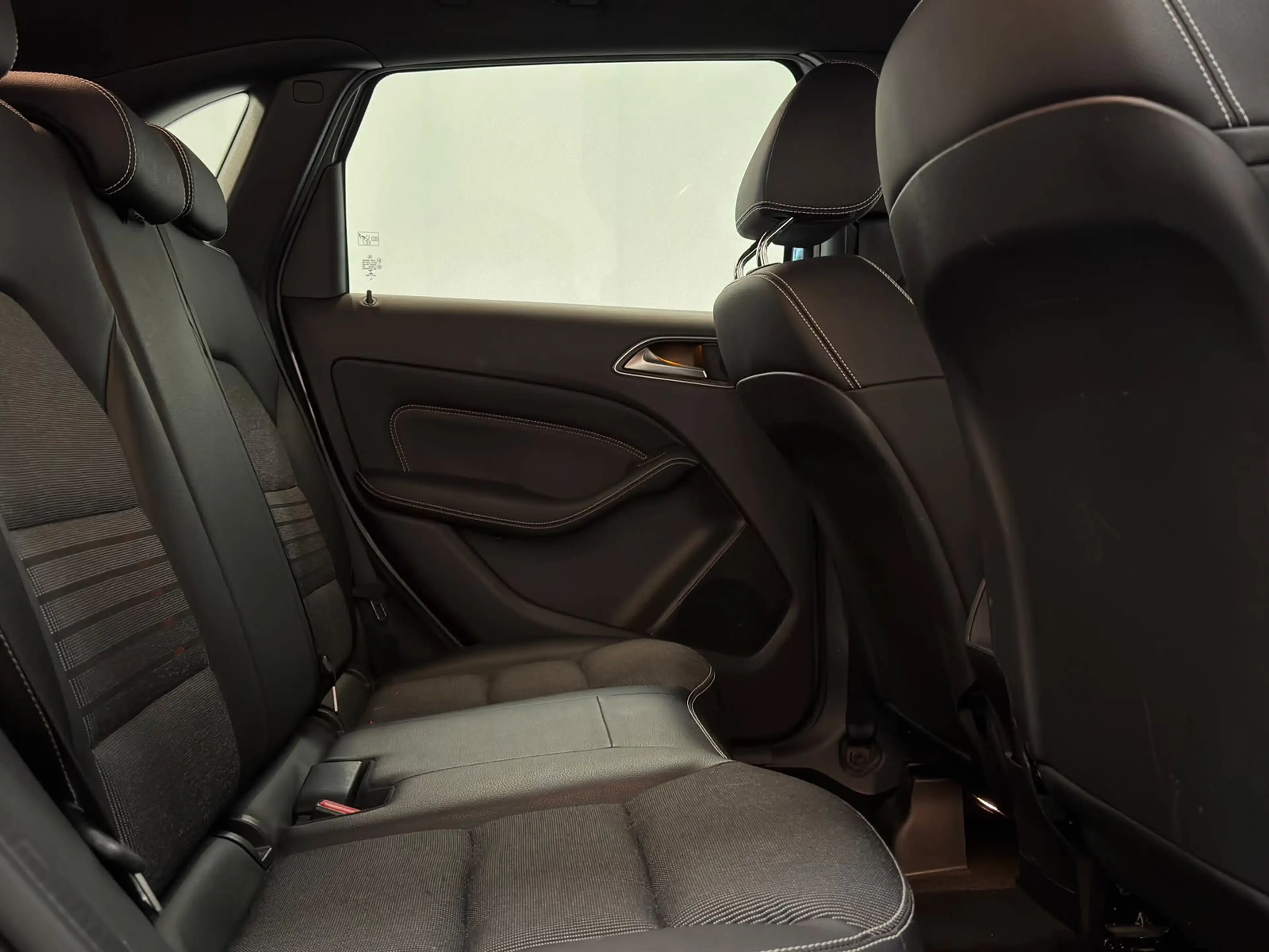 Mercedes-Benz B 180 Ambition / NL-auto / 2e eig. / Automaat — photo 11