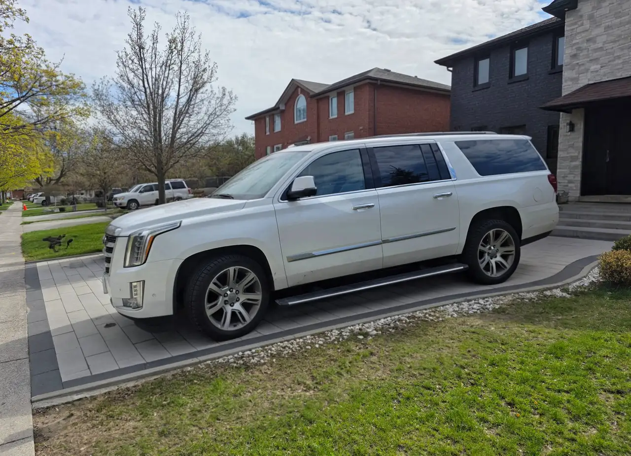 Cadillac Escalade снимка Cadillac Escalade