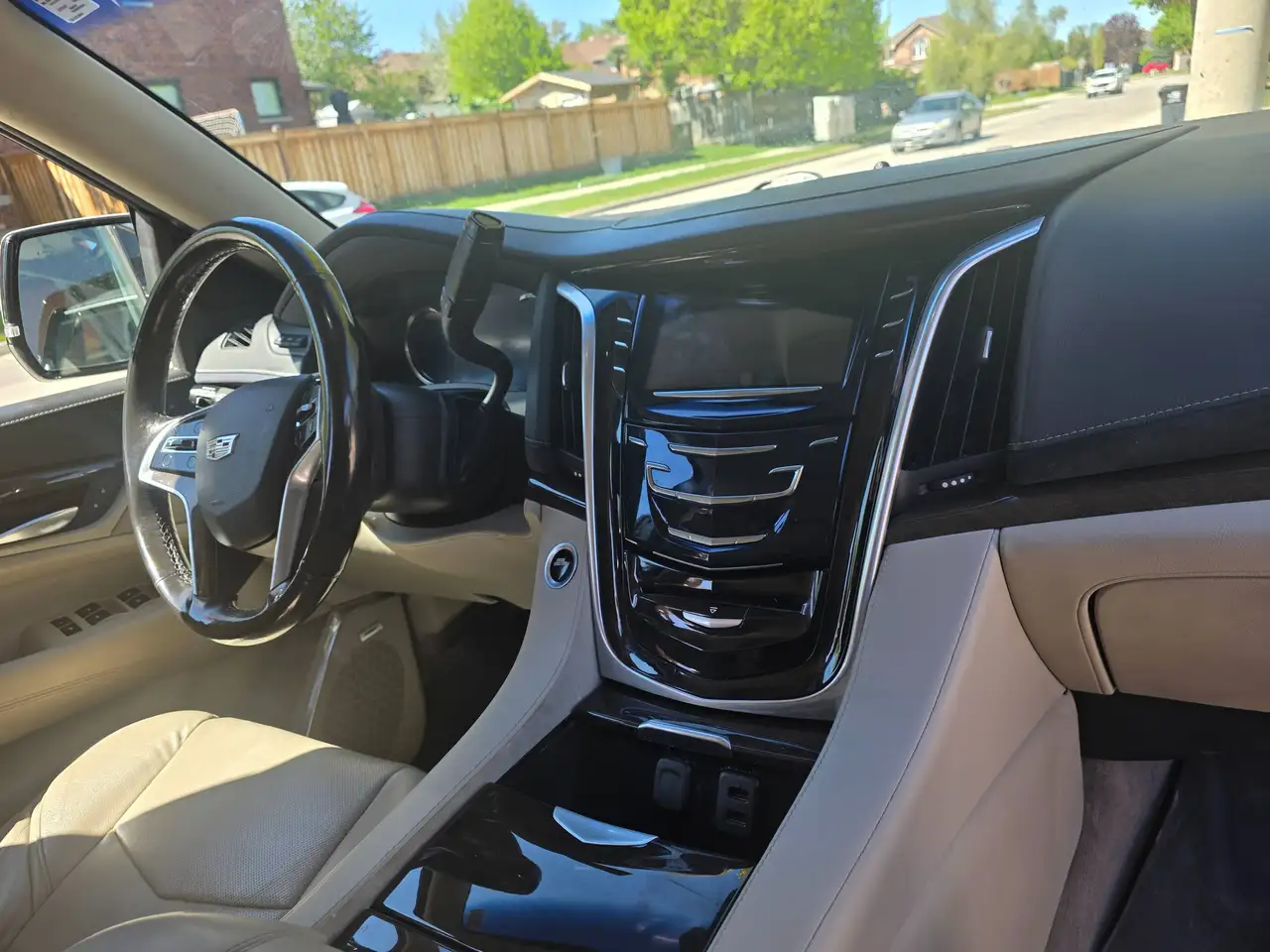 Cadillac Escalade снимка Cadillac Escalade