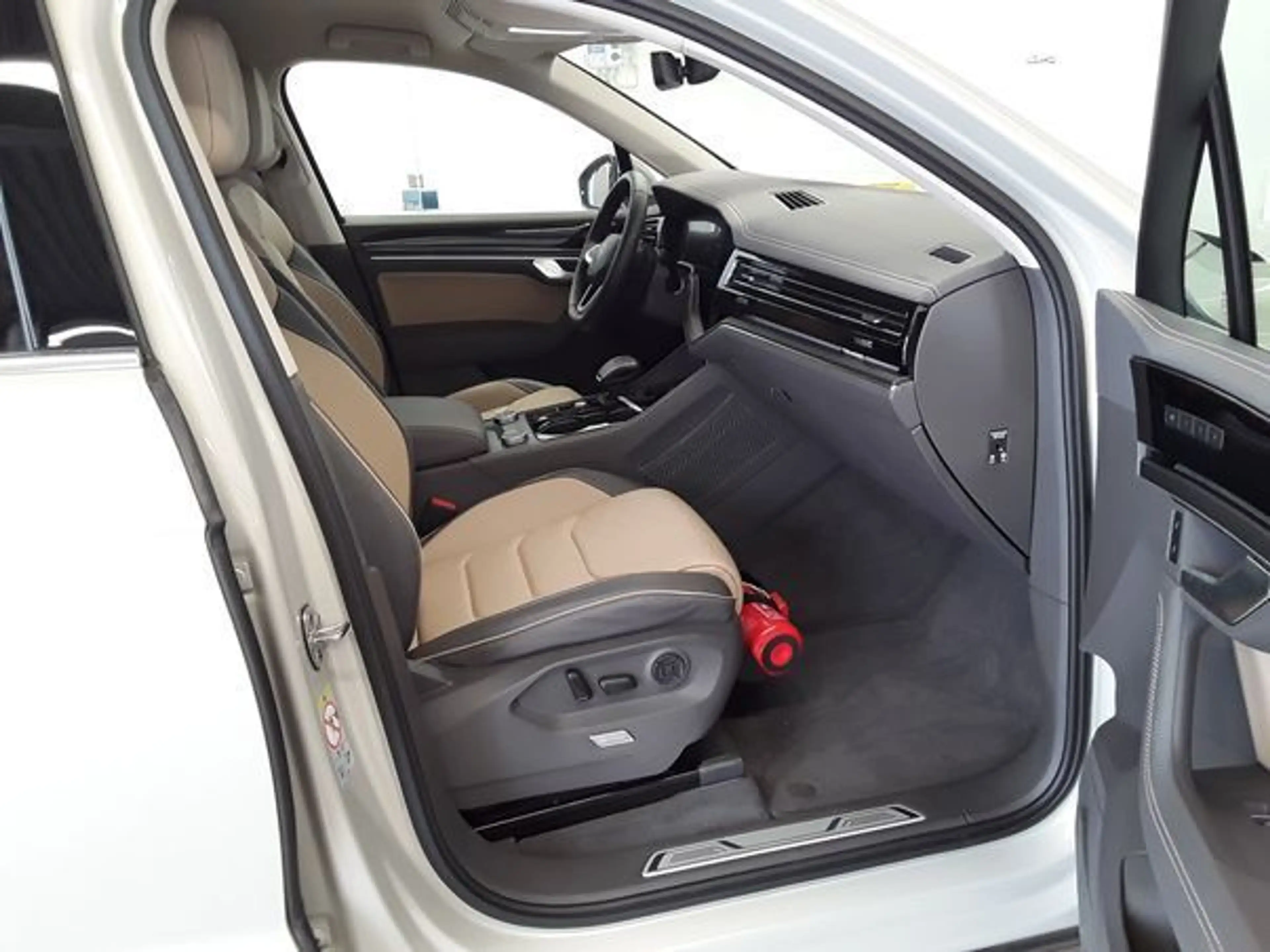 Volkswagen Touareg ELEGANCE 3.0TDI 231PS NP.107T — photo 8