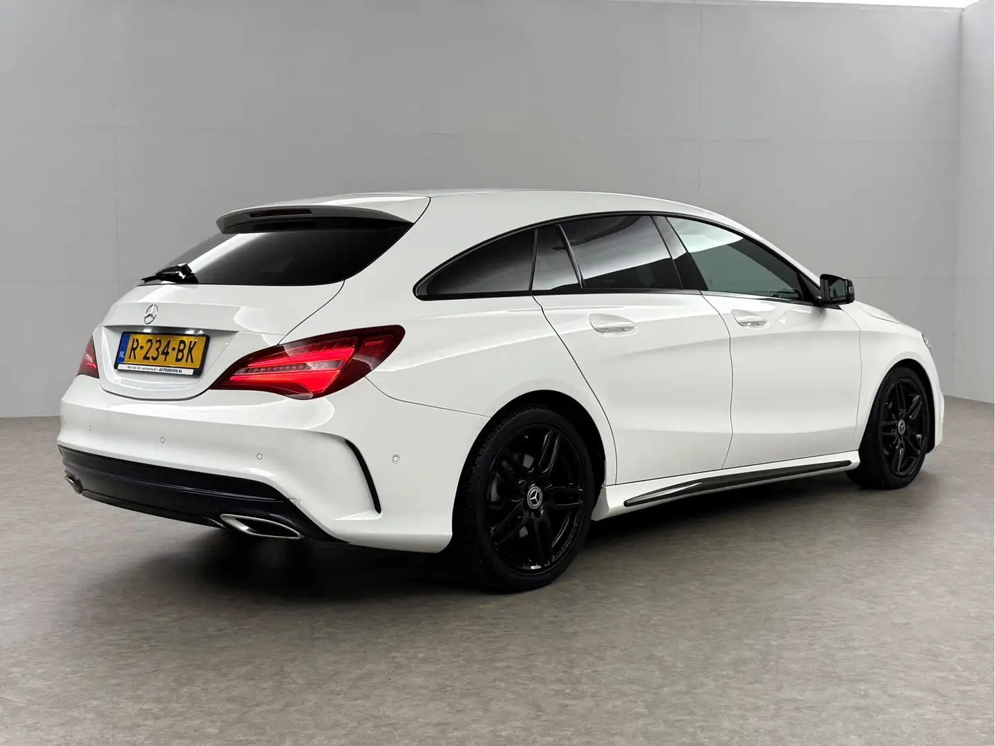 Mercedes-Benz CLA 180 AMG LED Clima Cruise Navigatie Parkeersensoren 18" Wit - 2