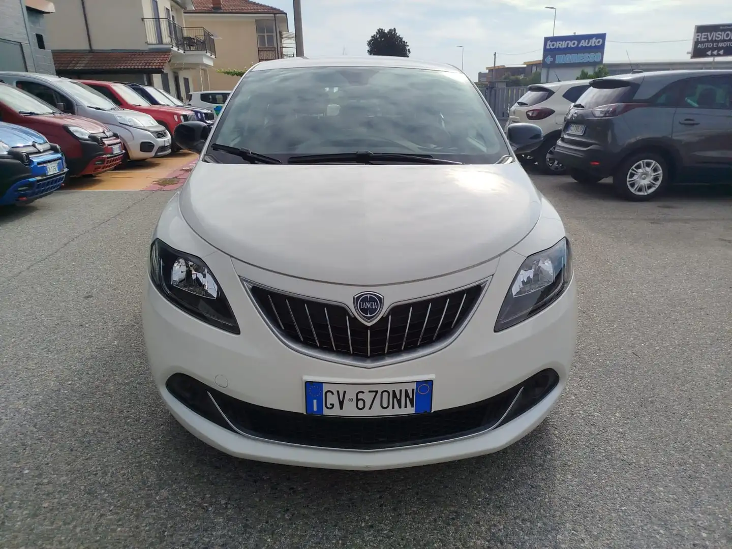 Lancia Ypsilon Ypsilon 1.0 FireFly 5 porte S&S Hybrid Platino Bianco - 2