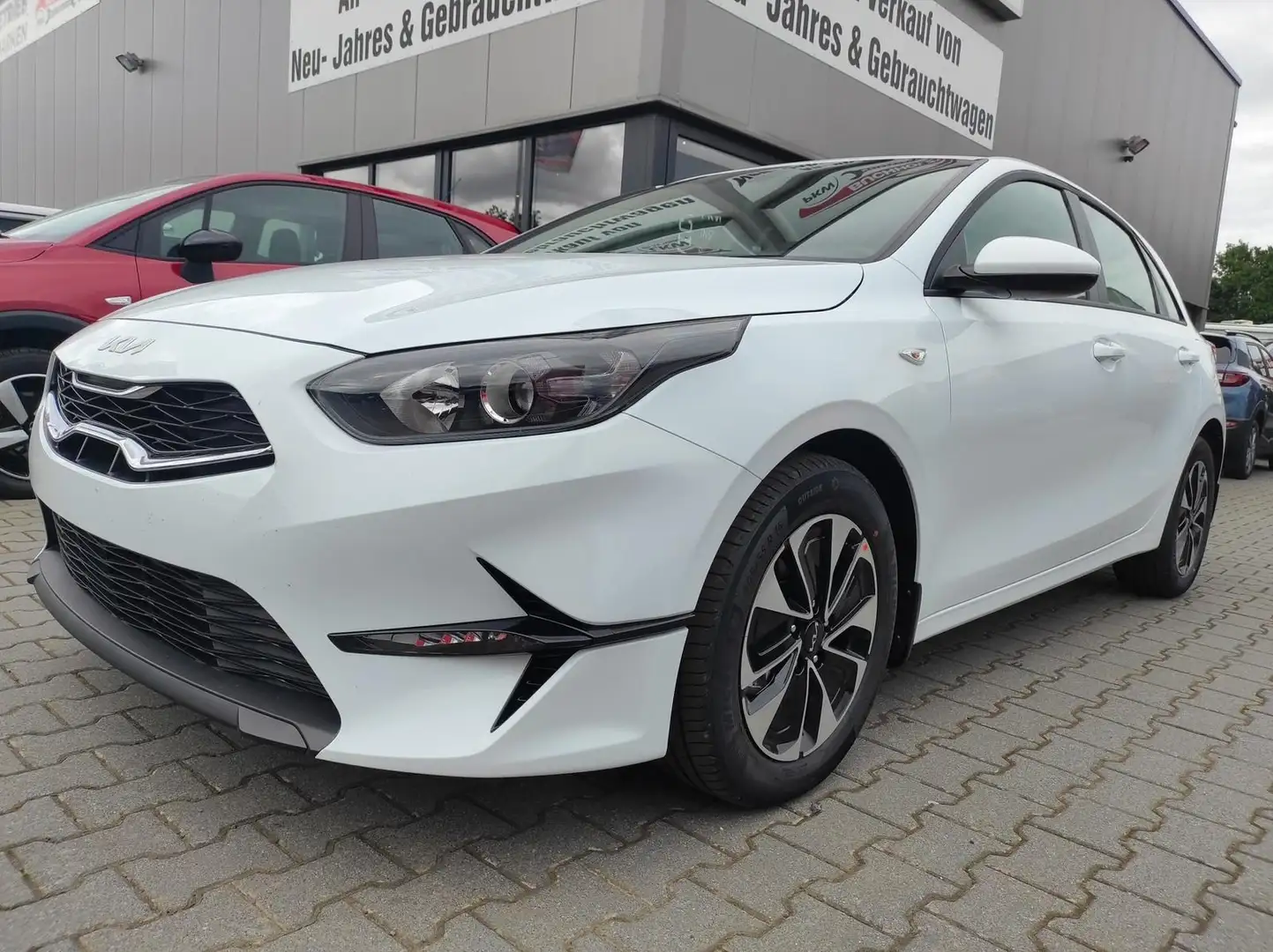 Kia Ceed / cee'd Ceed 1.5 T-GDI AT Kamera*Sitzheizung*APP*Navi Weiß - 1