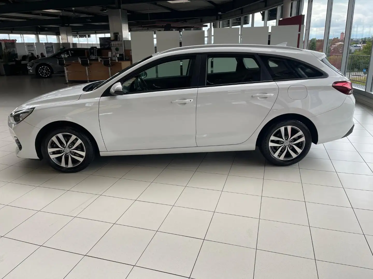 Hyundai i30 CW 1.0 T-GDI Trend+Alu+Navi+Kamera+SHZ+uvm.. Blanc - 2