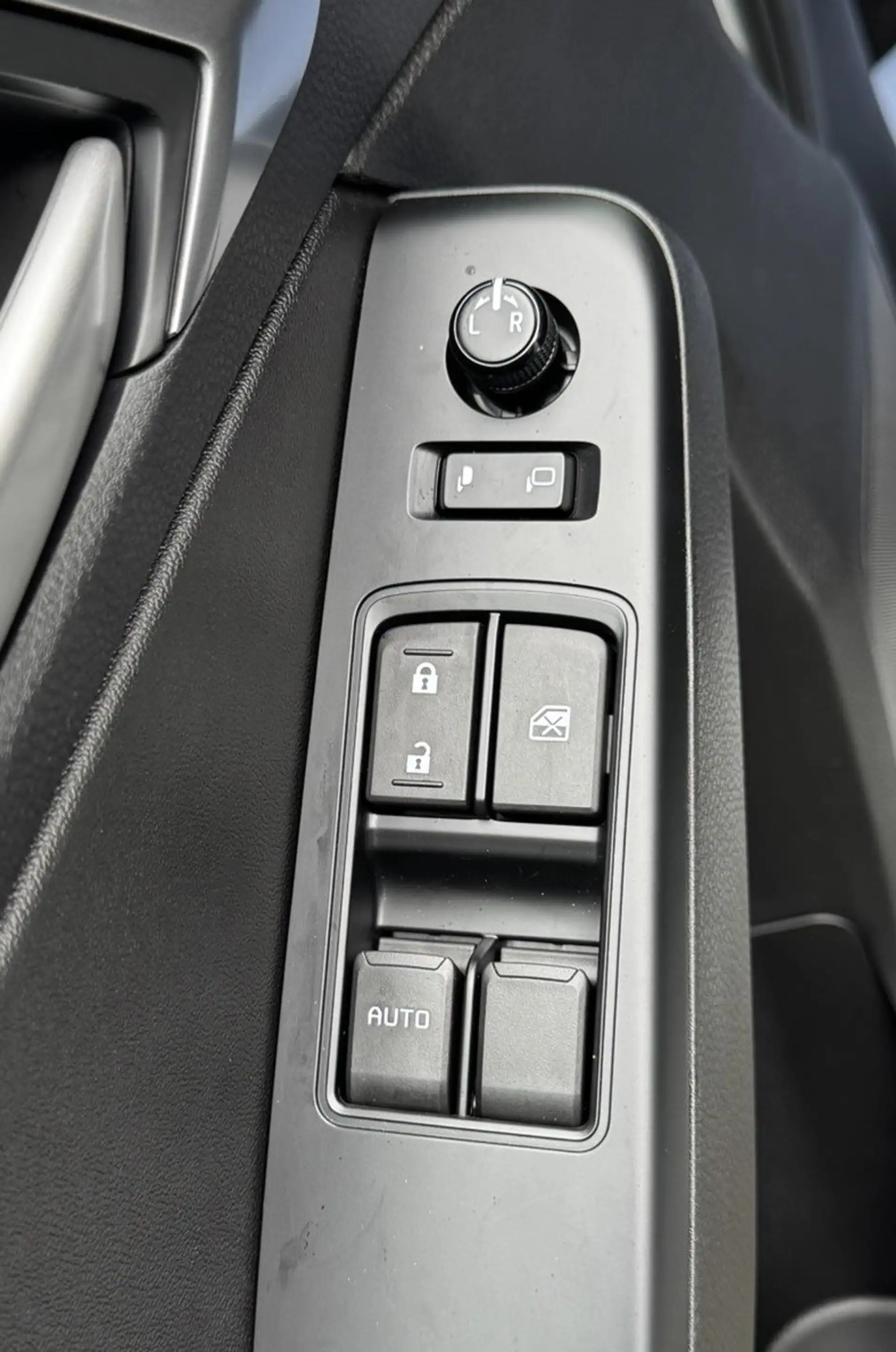 Isuzu D-Max Space Cab 4WD LS Rough Terrain Mode — photo 13