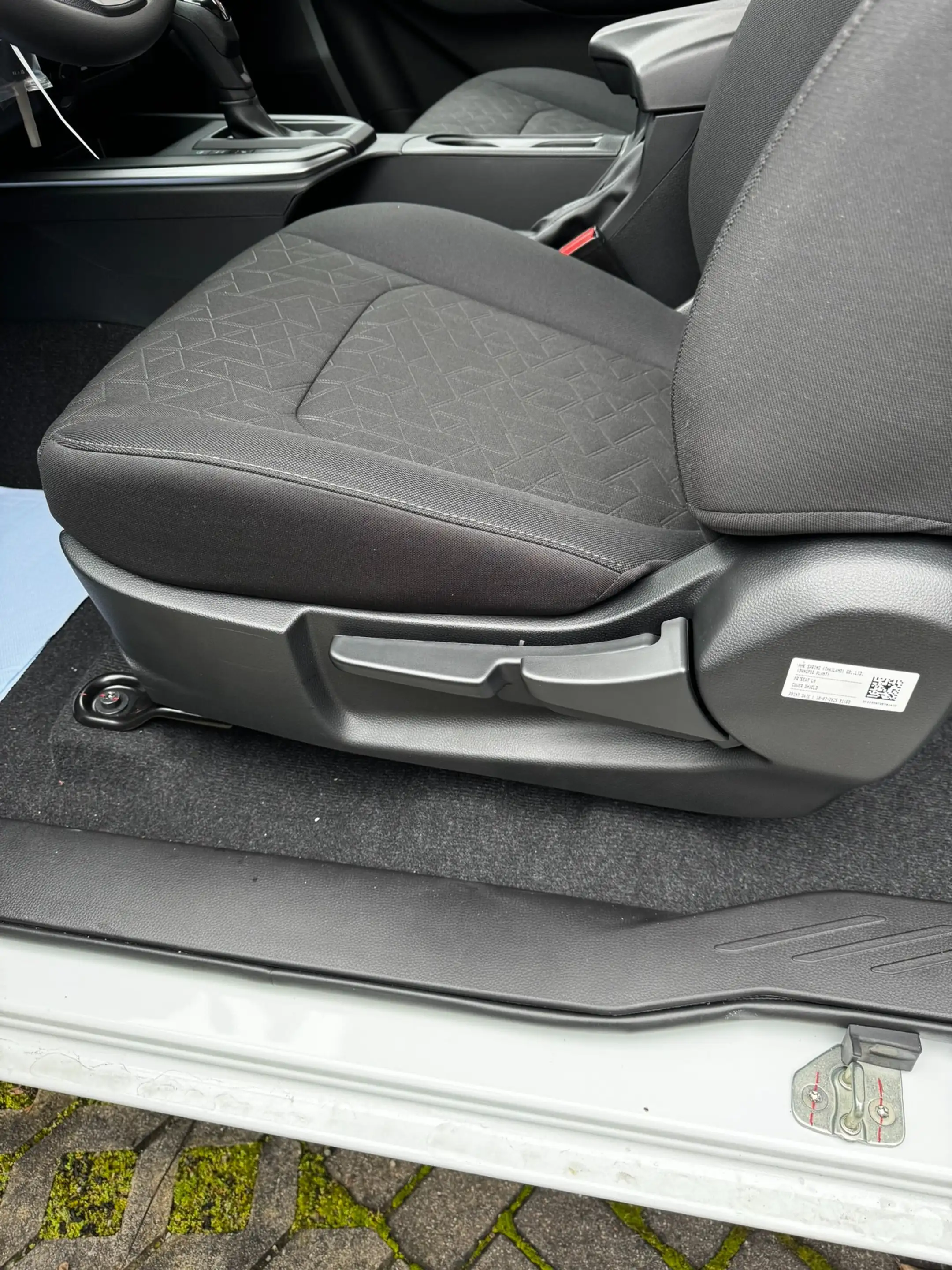 Isuzu D-Max Space Cab 4WD LS Rough Terrain Mode — photo 11