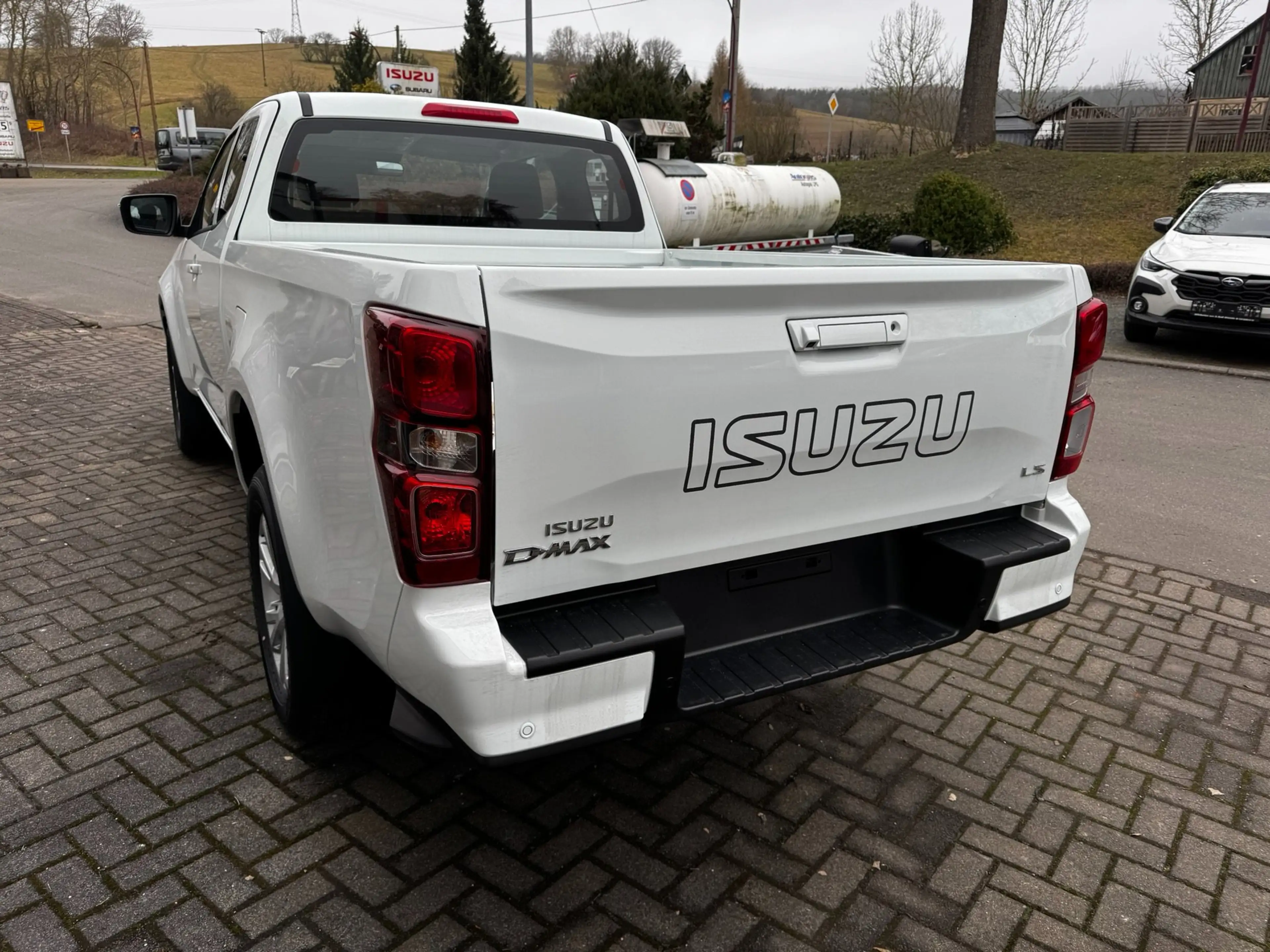 Isuzu D-Max Space Cab 4WD LS Rough Terrain Mode — photo 4