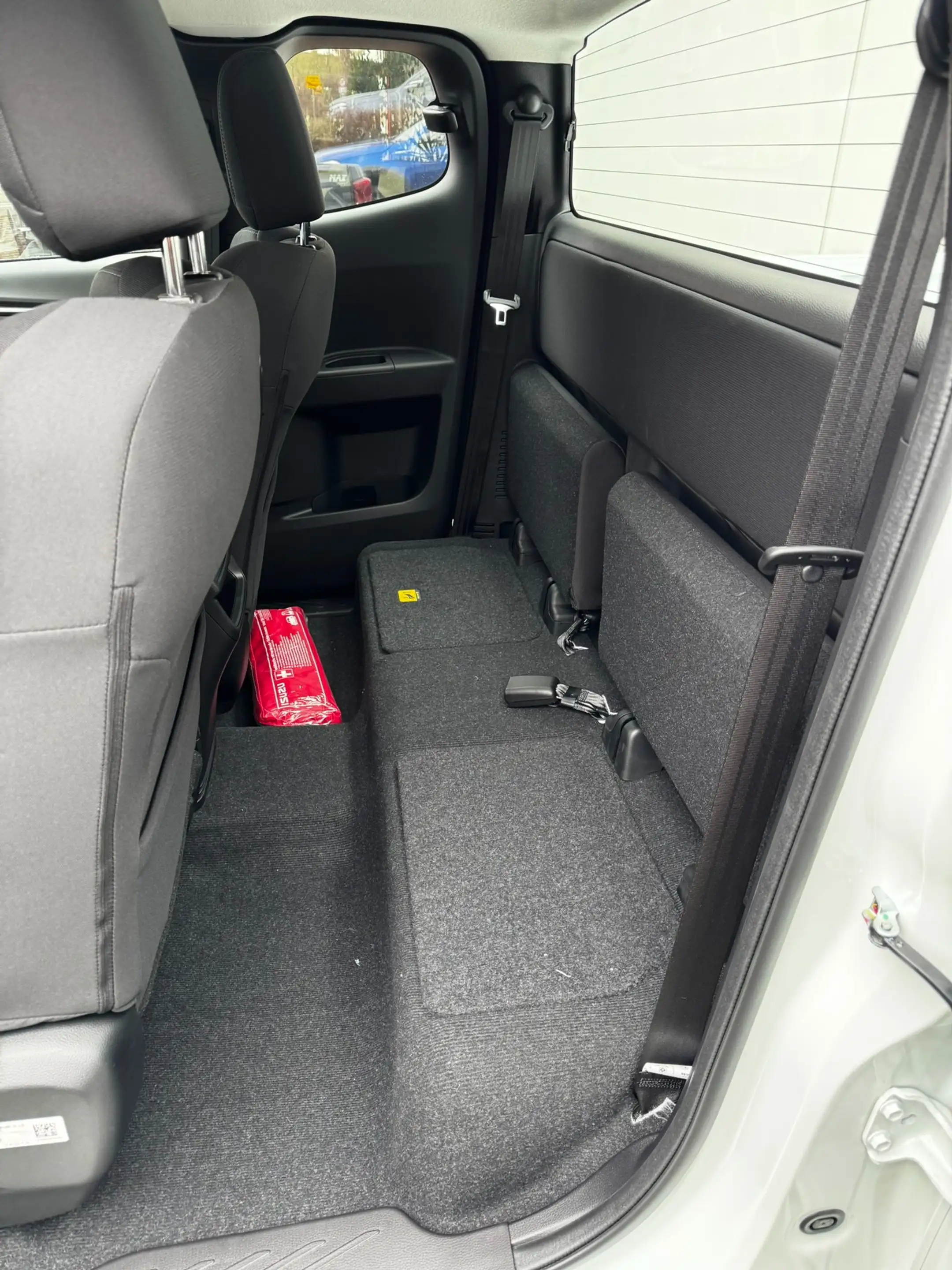 Isuzu D-Max Space Cab 4WD LS Rough Terrain Mode — photo 9