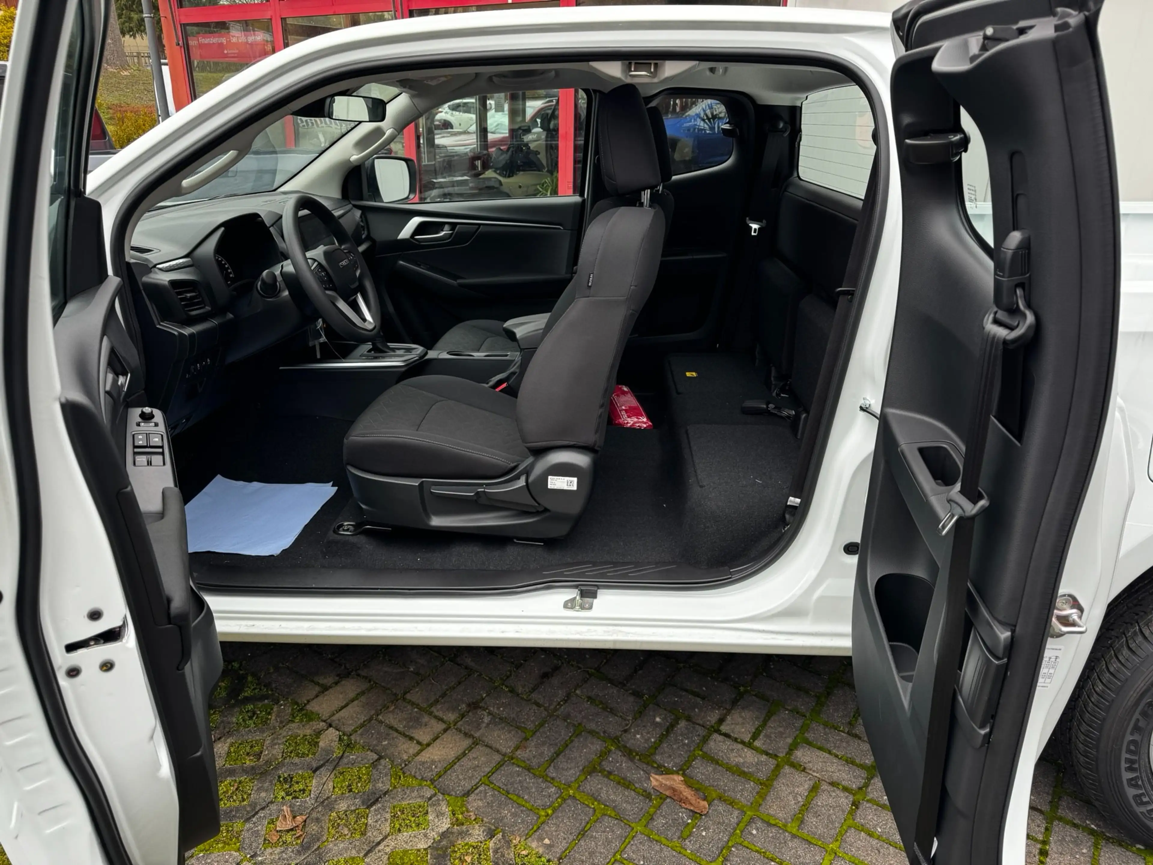 Isuzu D-Max Space Cab 4WD LS Rough Terrain Mode — photo 7