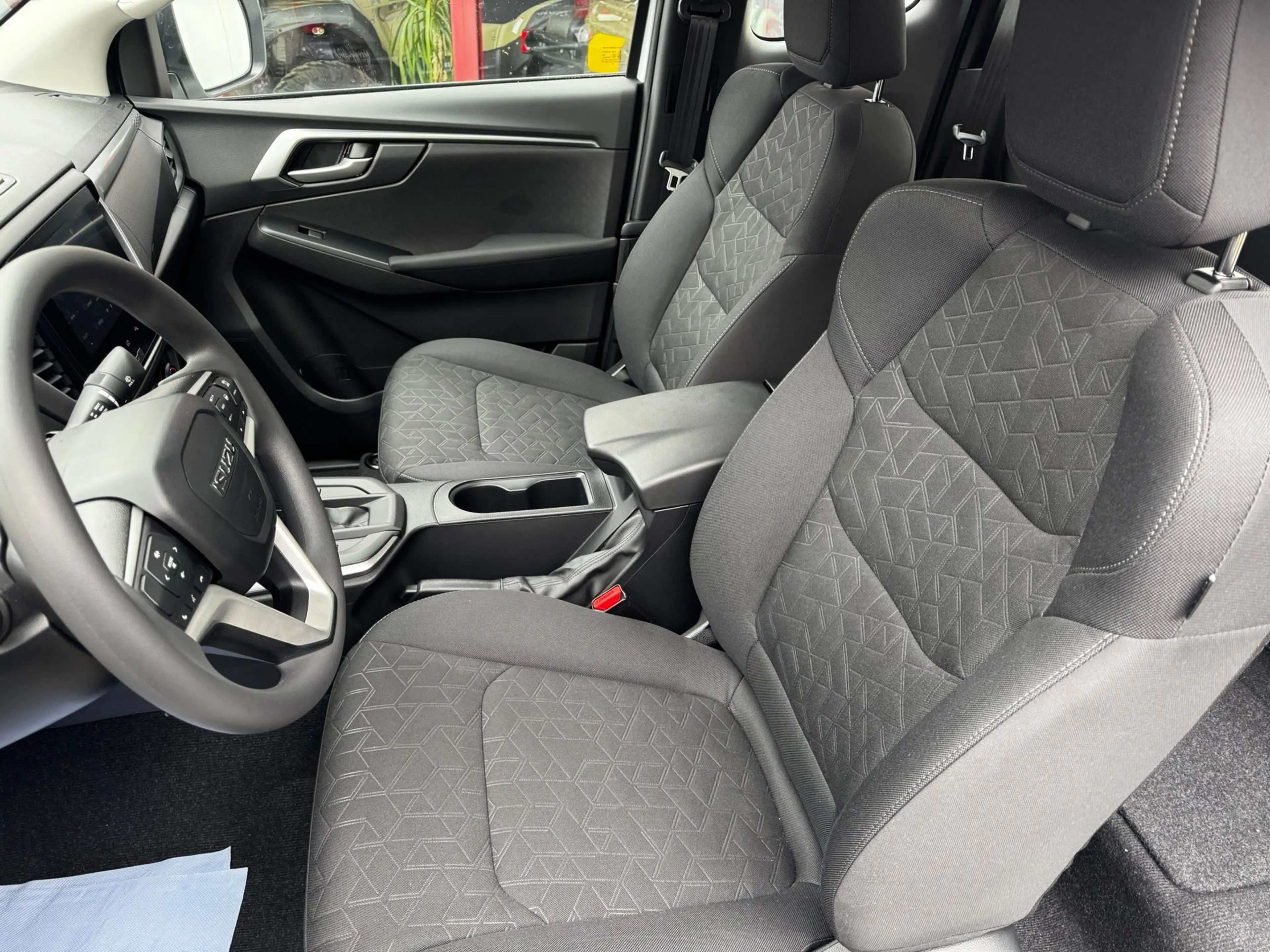 Isuzu D-Max Space Cab 4WD LS Rough Terrain Mode — photo 10