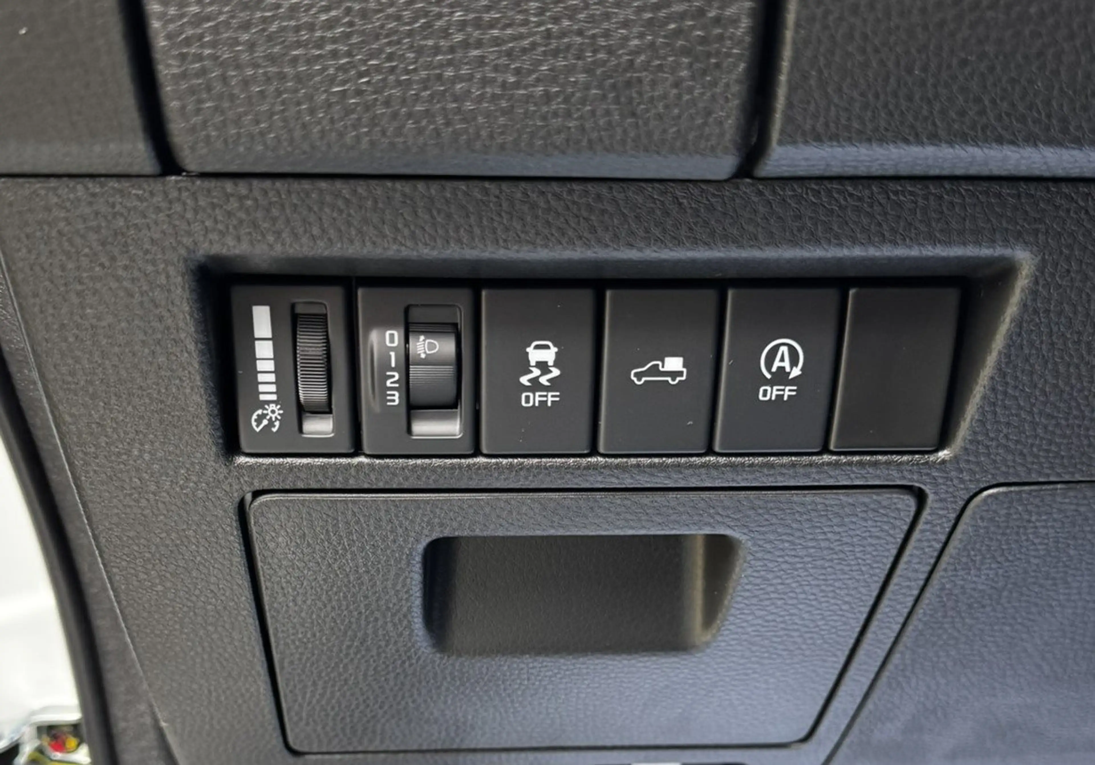 Isuzu D-Max Space Cab 4WD LS Rough Terrain Mode — photo 14