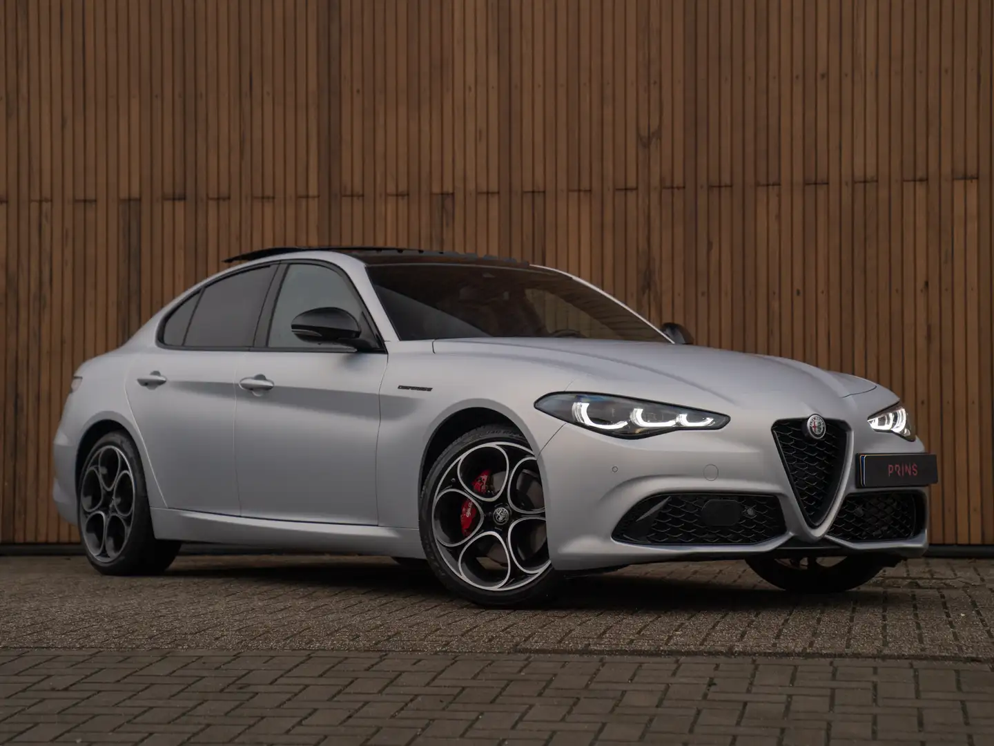 Alfa Romeo Giulia 2.0T 280pk Q4 Competizione | MY24 | Pano-dak | Har Grigio - 2