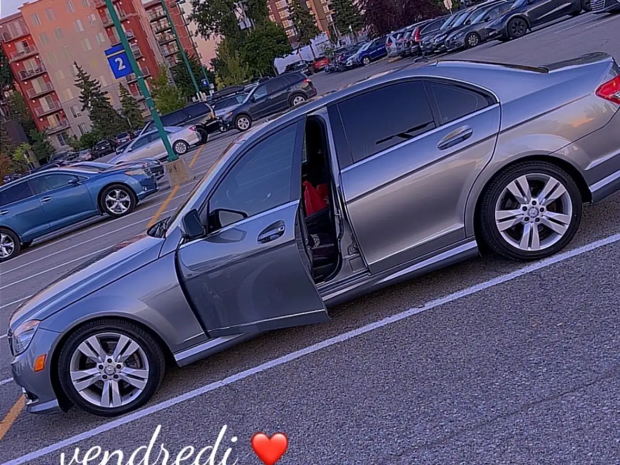 Mercedes-Benz C-Class снимка Mercedes-Benz C-Class