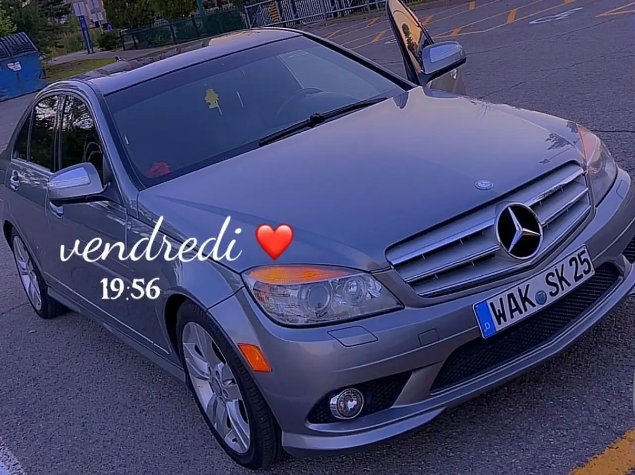 Mercedes-Benz C-Class снимка Mercedes-Benz C-Class