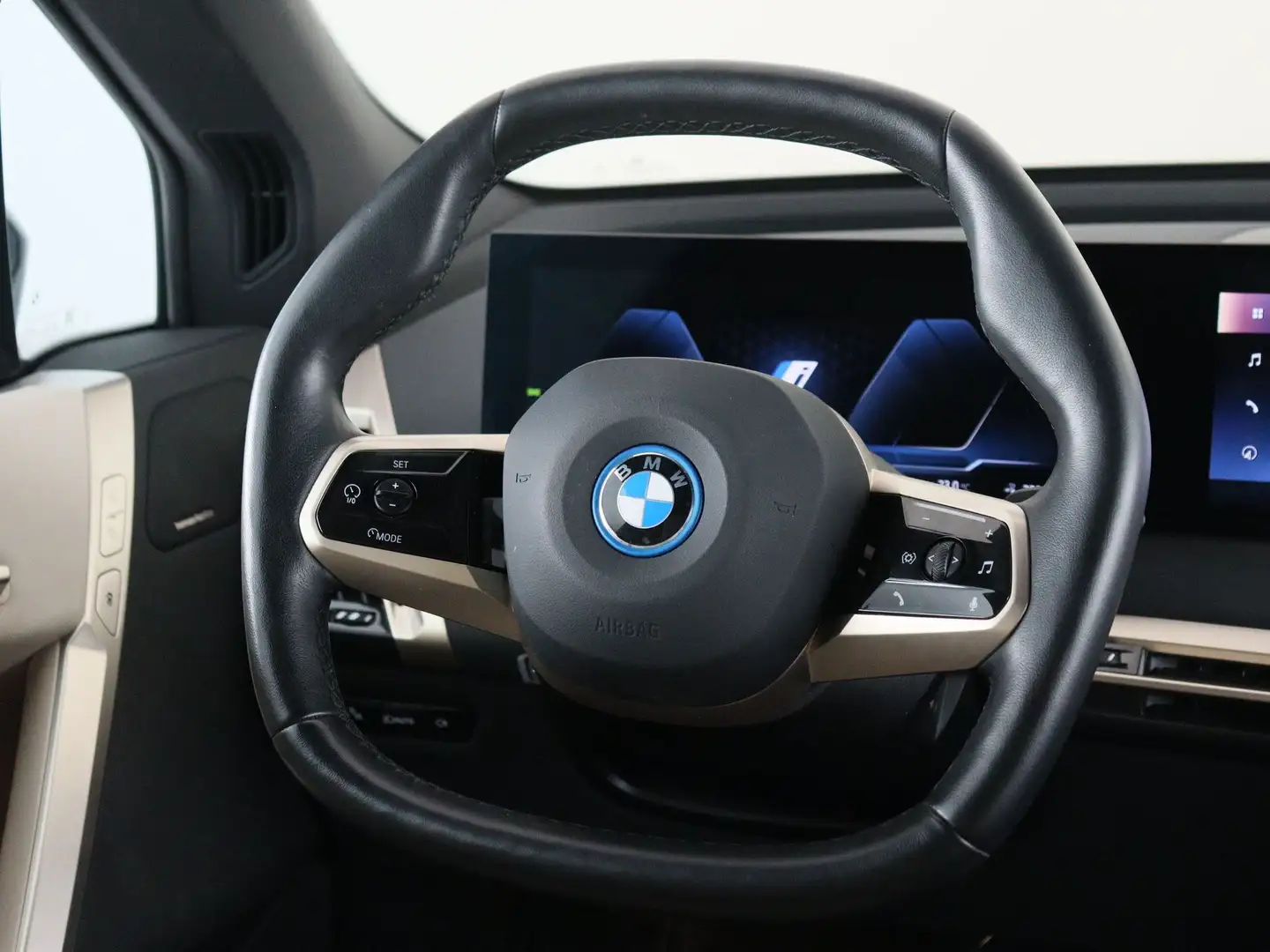 BMW iX xDrive40 Executive 77 kWh Grijs - 2