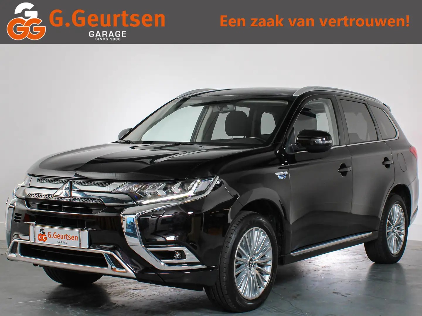Mitsubishi Outlander 2.4 PHEV Pure+ Trekhaak, Navigatie, Cruise Control Zwart - 1