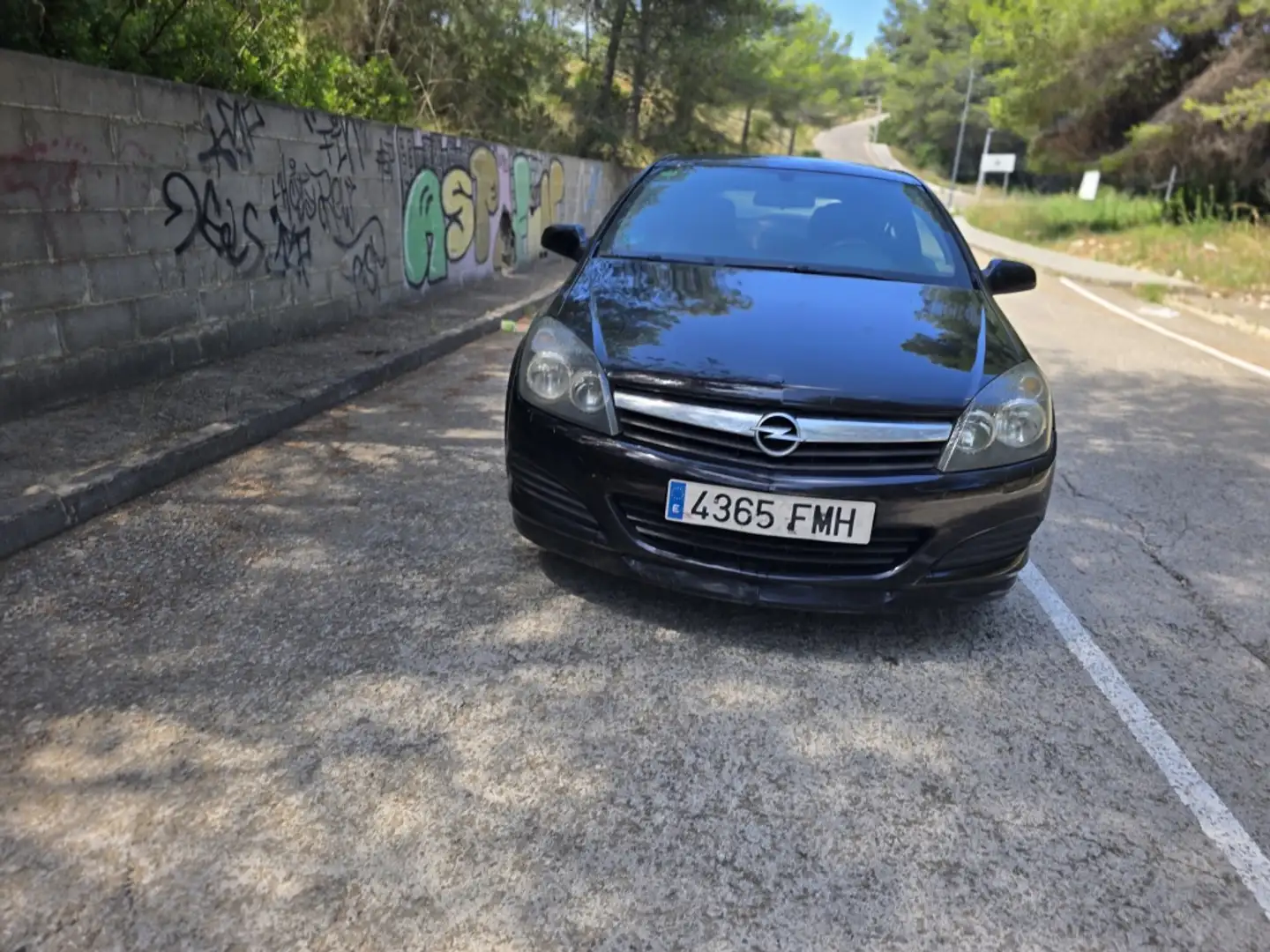 Opel Astra GTC 1.6 Enjoy Noir - 2