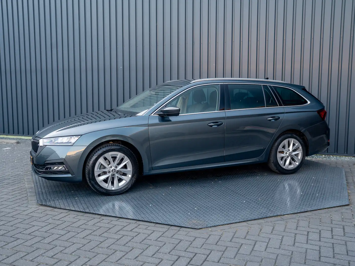 Skoda Octavia Combi 1.0 e-TSI Business Edition | Trekhaak afnb. Gris - 2