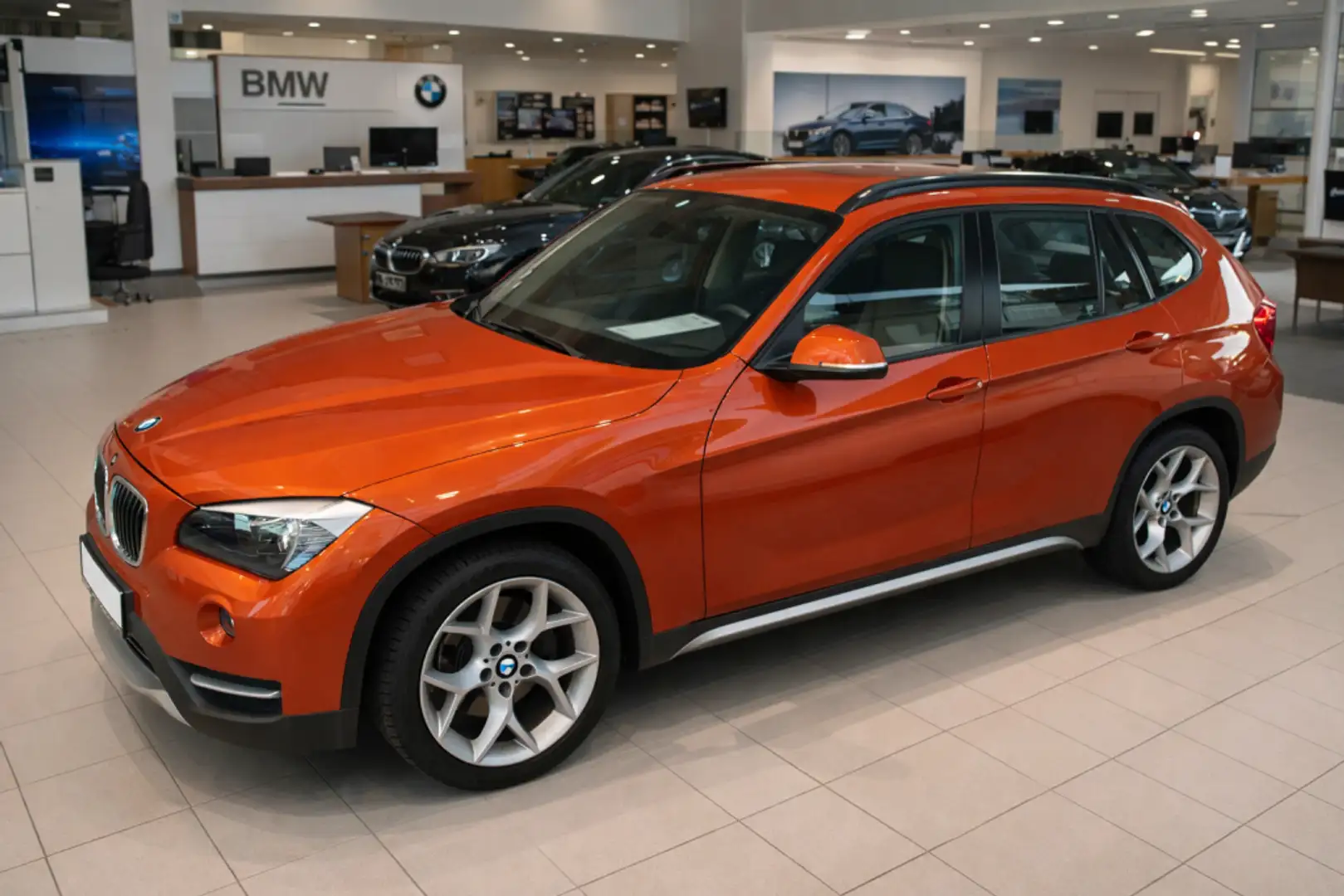 BMW X1 sDrive 18dA Naranja - 1