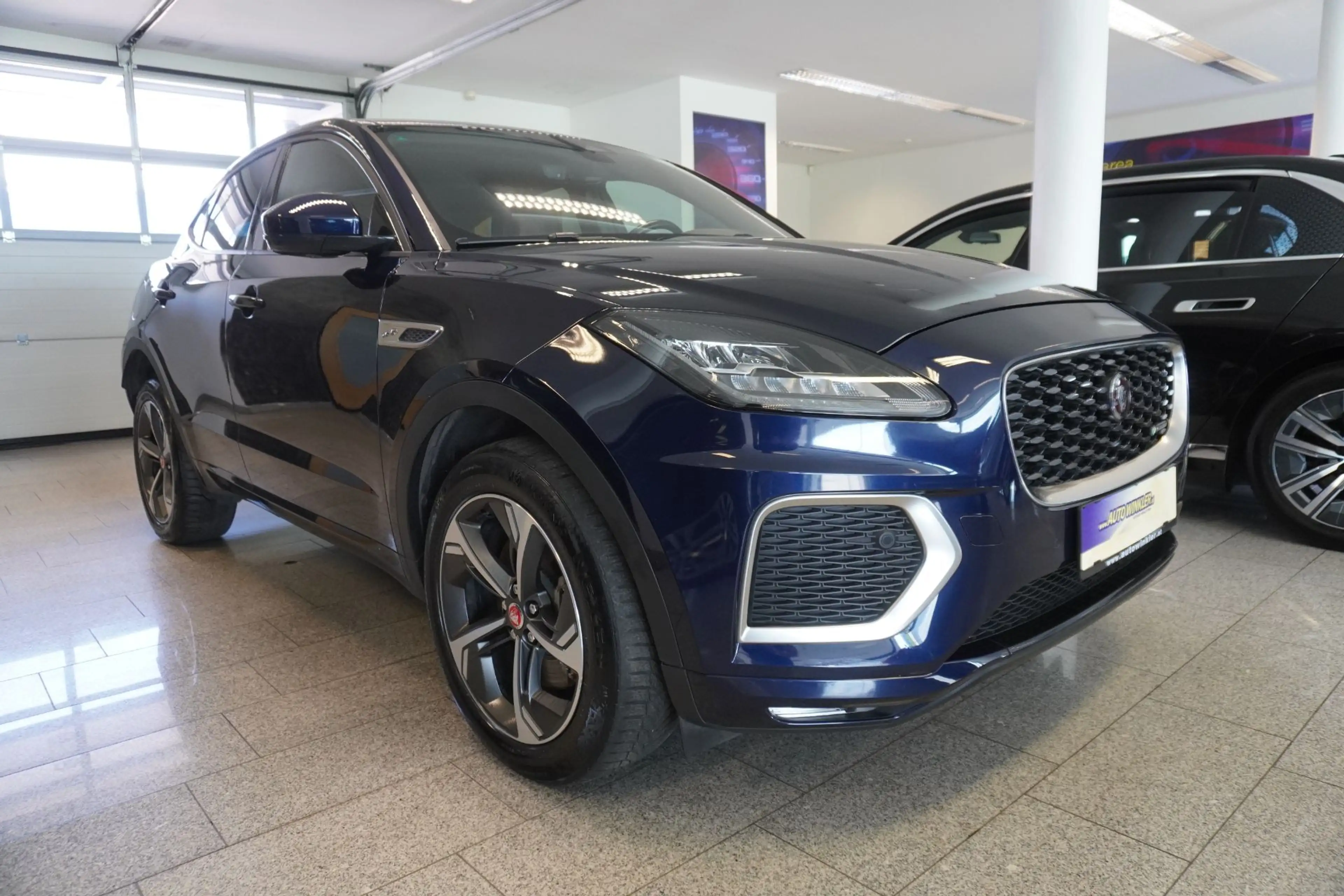 Jaguar E-Pace P300e R-Dynamic S AWD PHEF Aut. LED/Kamera/Navi — photo 3